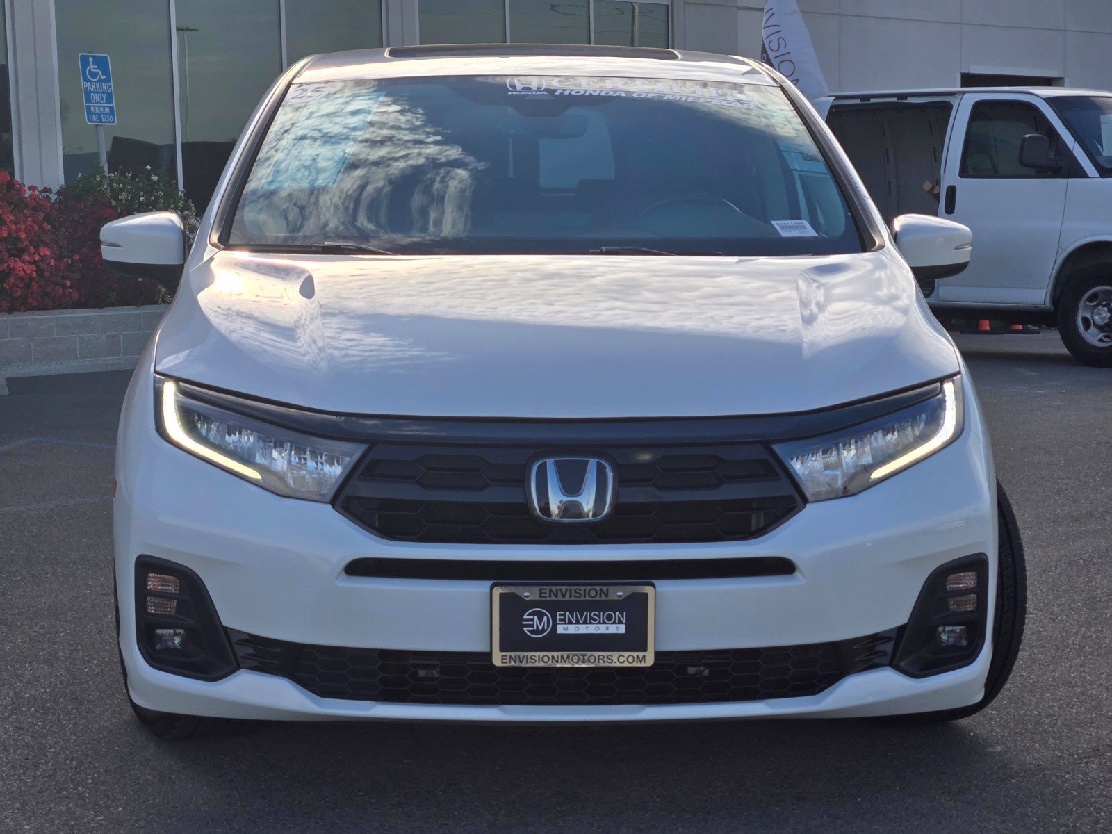 Used 2025 Honda Odyssey Touring image 2