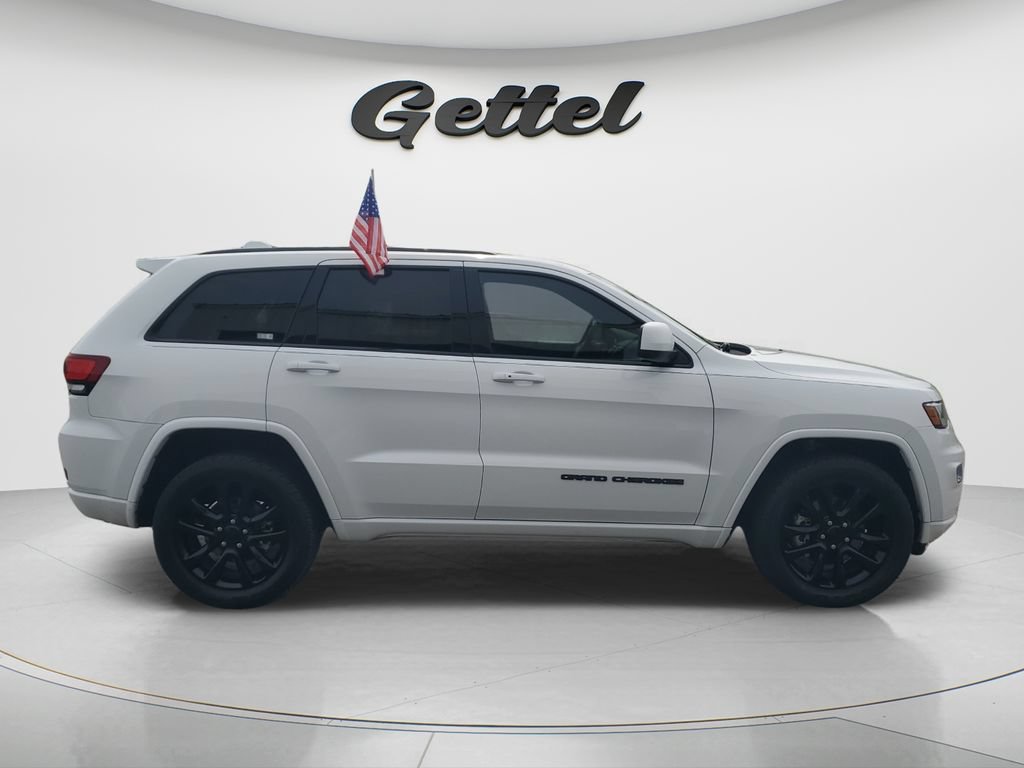 Used 2021 Jeep Grand Cherokee Laredo X RWD image 4