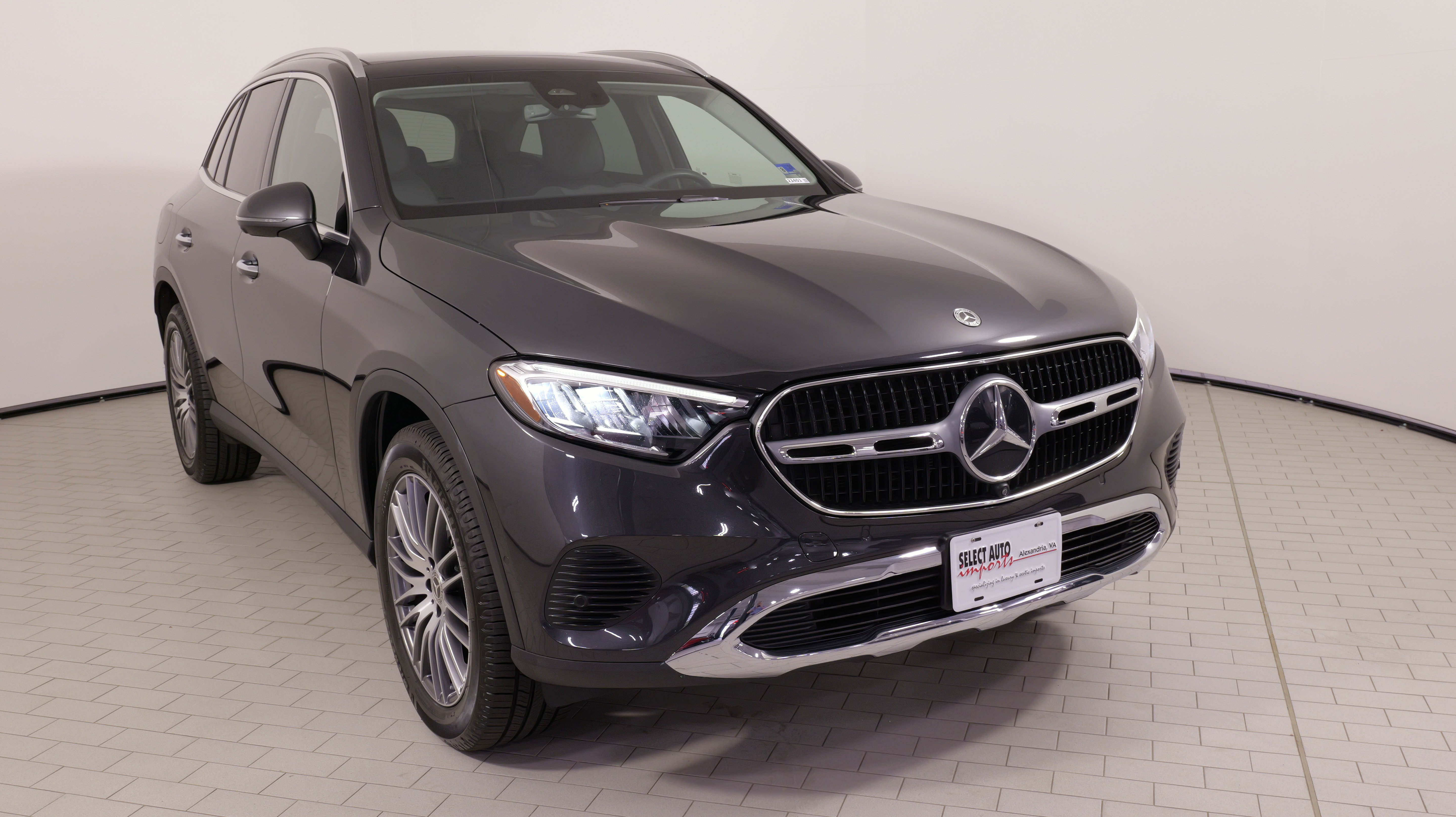 Used 2024 Mercedes-Benz GLC 300 4MATIC image 5