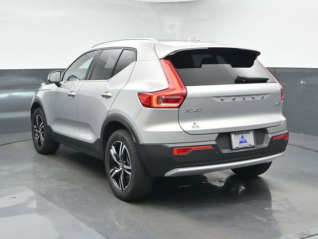 Used 2023 Volvo XC40 B5 Plus image 6