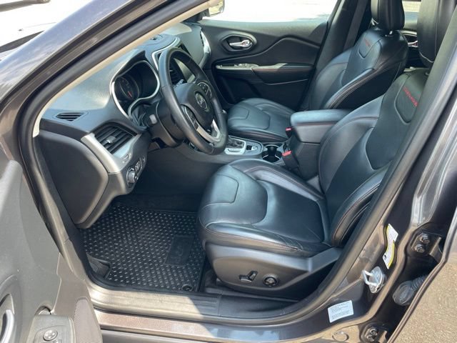 Used 2016 Jeep Cherokee Trailhawk w/ Comfort/Convenience Group AWD/4WD image 9