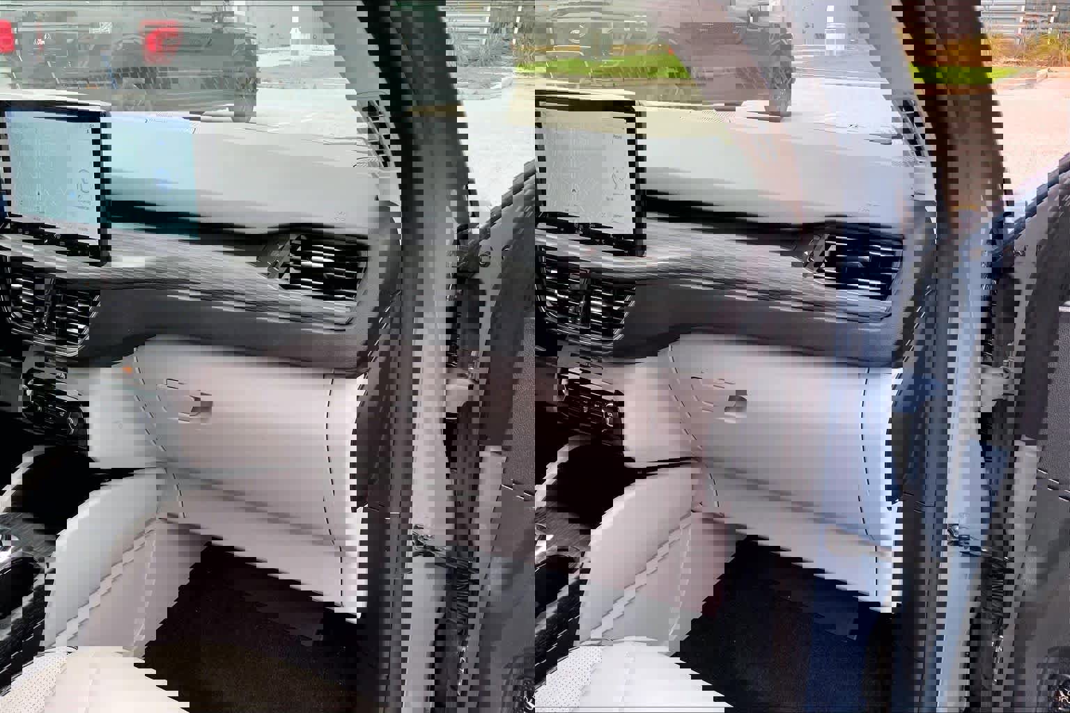 Certified 2025 Ford Escape SE w/ PHEV Premium Package image 19