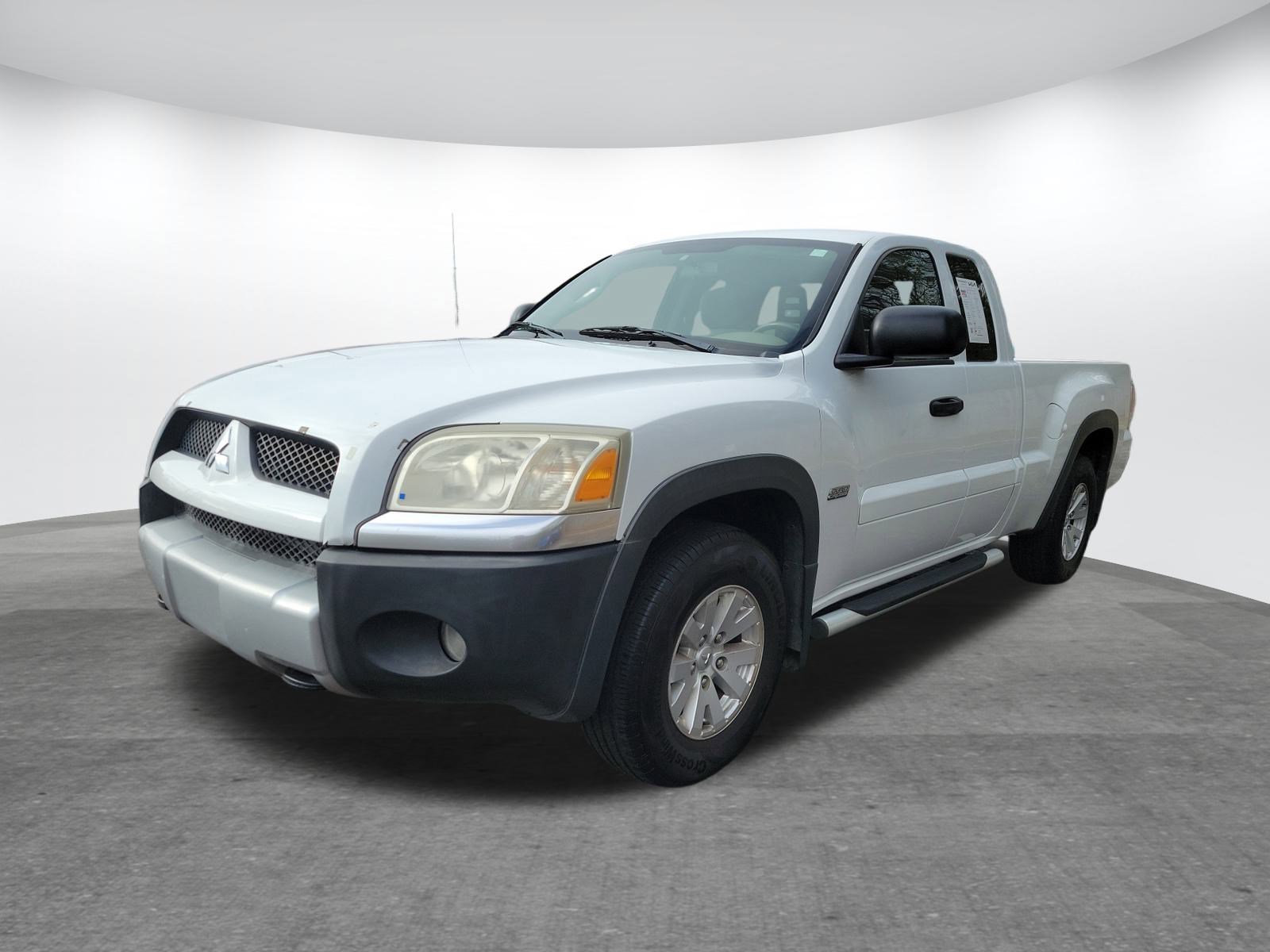 Used 2006 Mitsubishi Raider DuroCross image 15