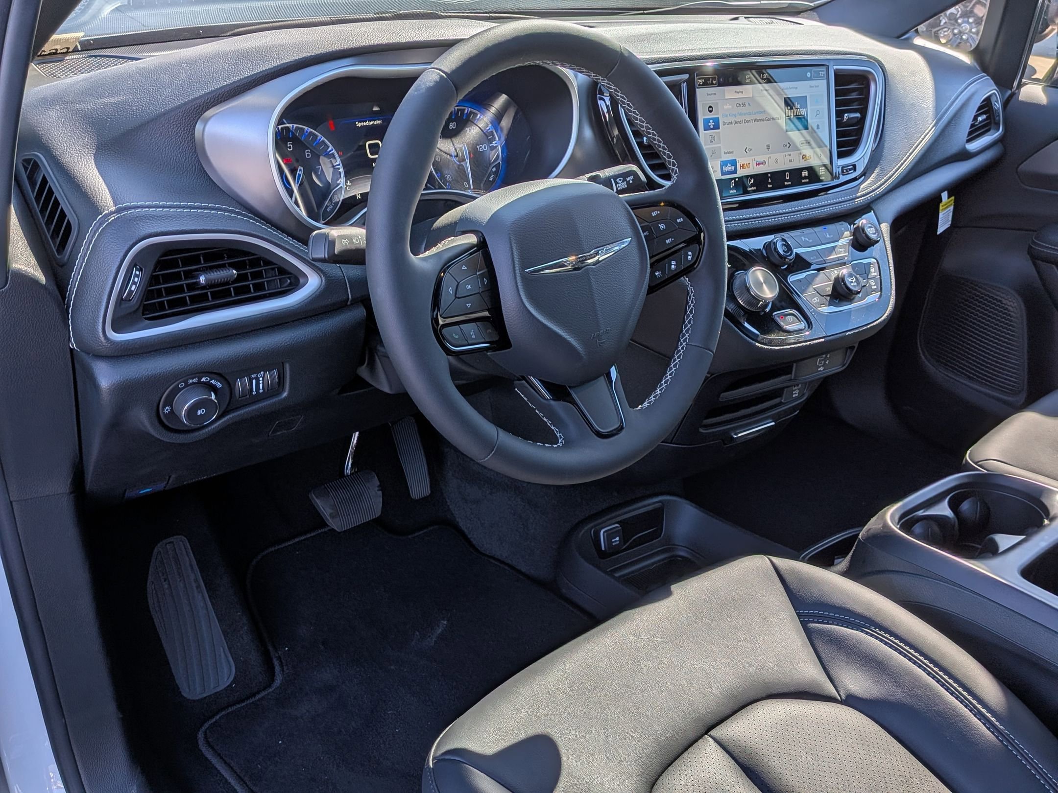 New 2026 Chrysler Pacifica Select image 10