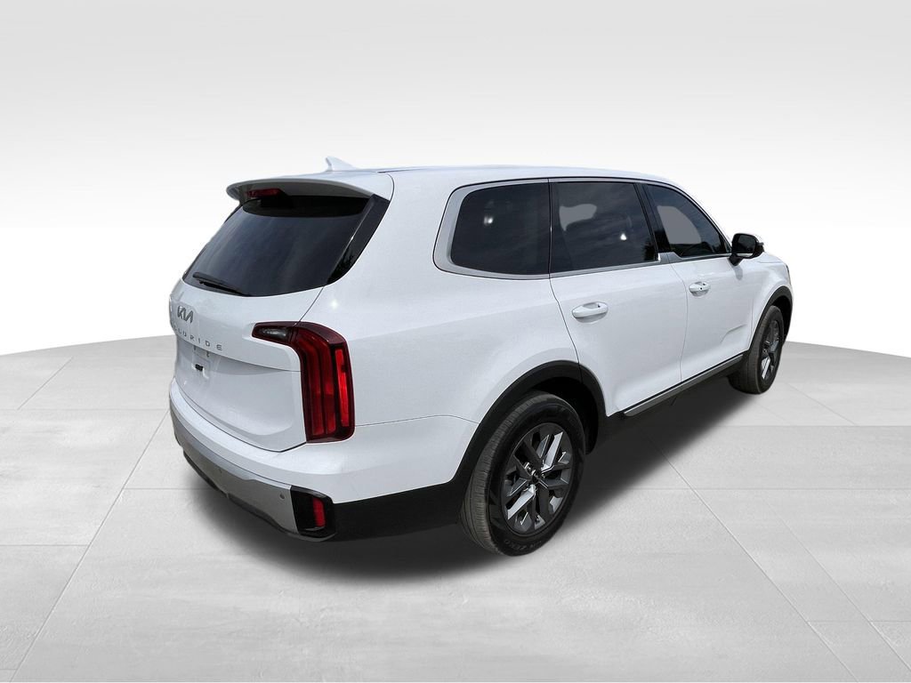 Certified 2024 Kia Telluride LX image 2