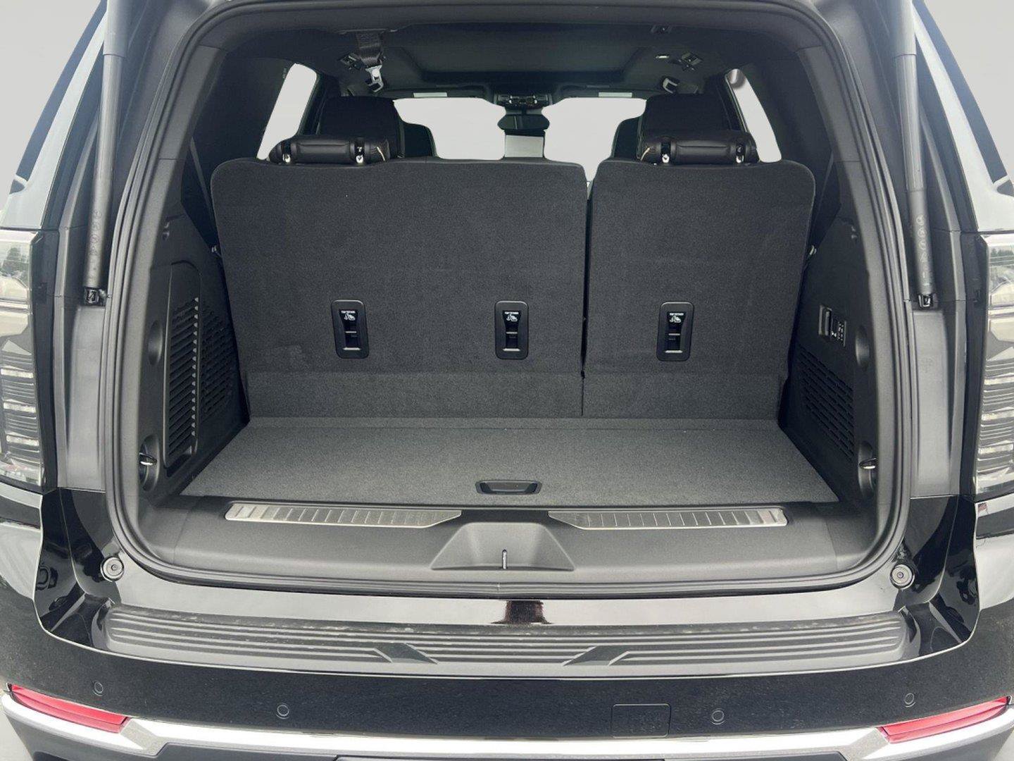 New 2026 Chevrolet Tahoe Premier w/ Sun And Tow Package AWD/4WD image 9