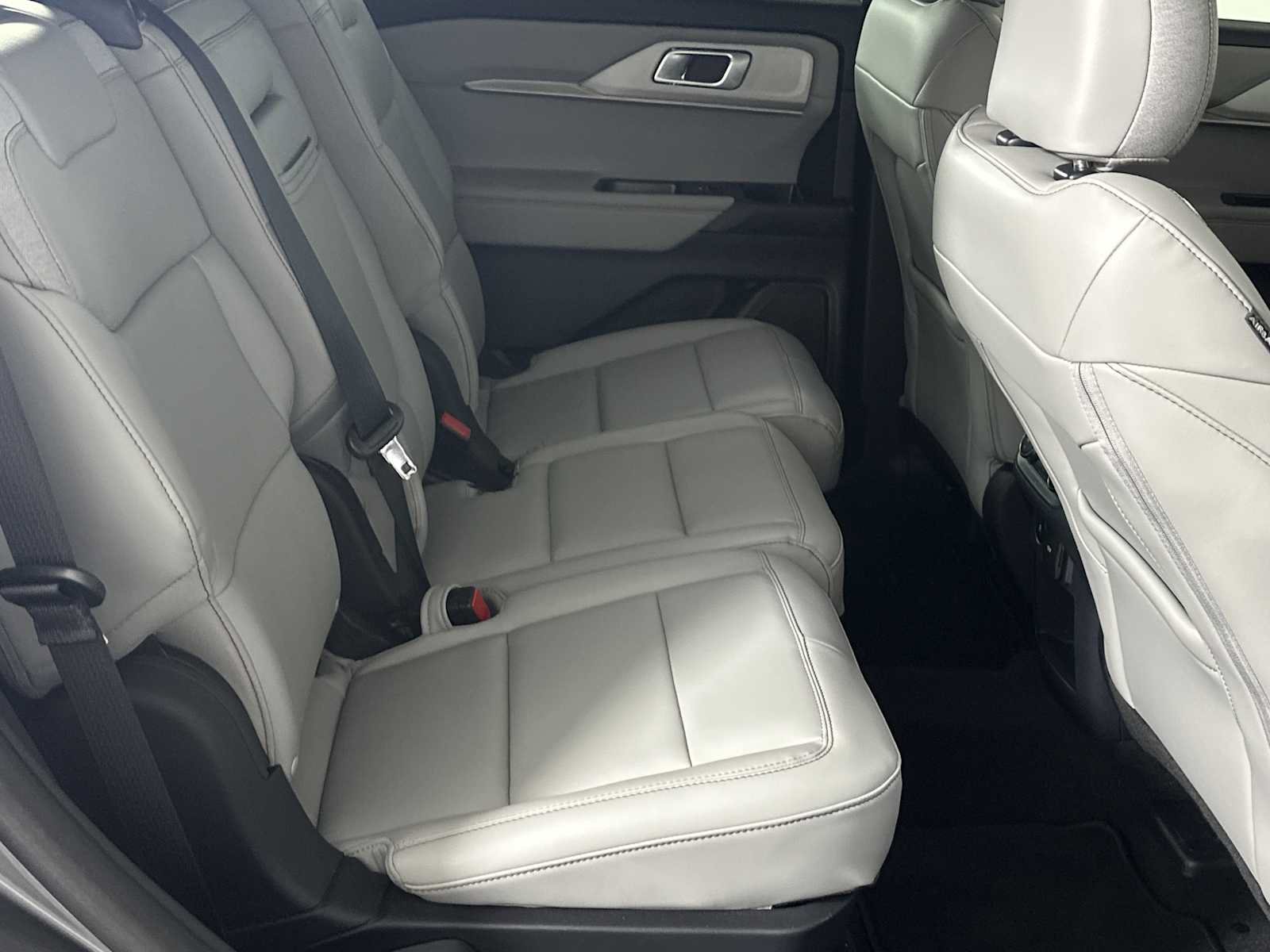 Used 2025 Ford Explorer Active w/ Active Comfort Package AWD/4WD image 19