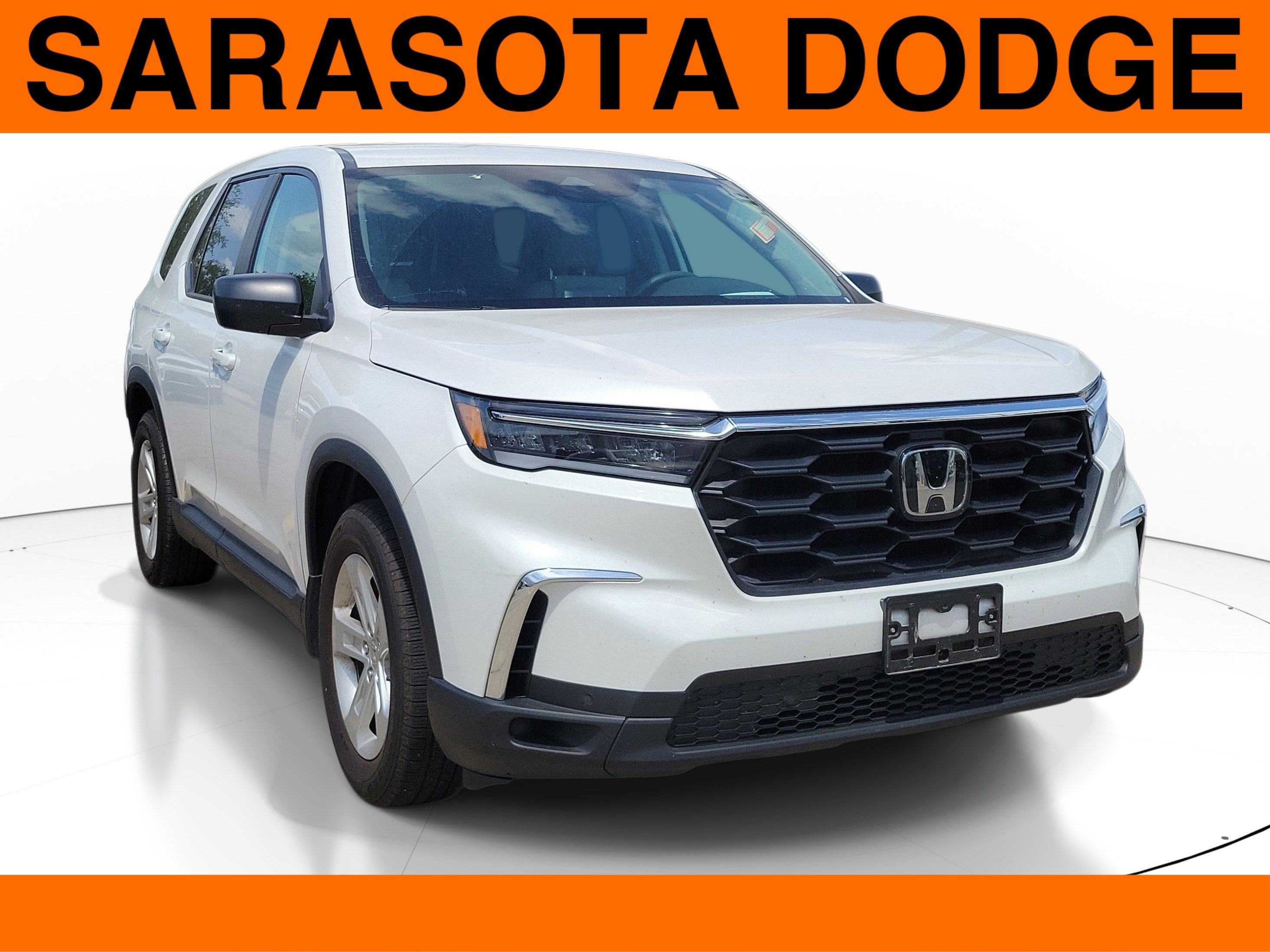 Used 2023 Honda Pilot LX image 1