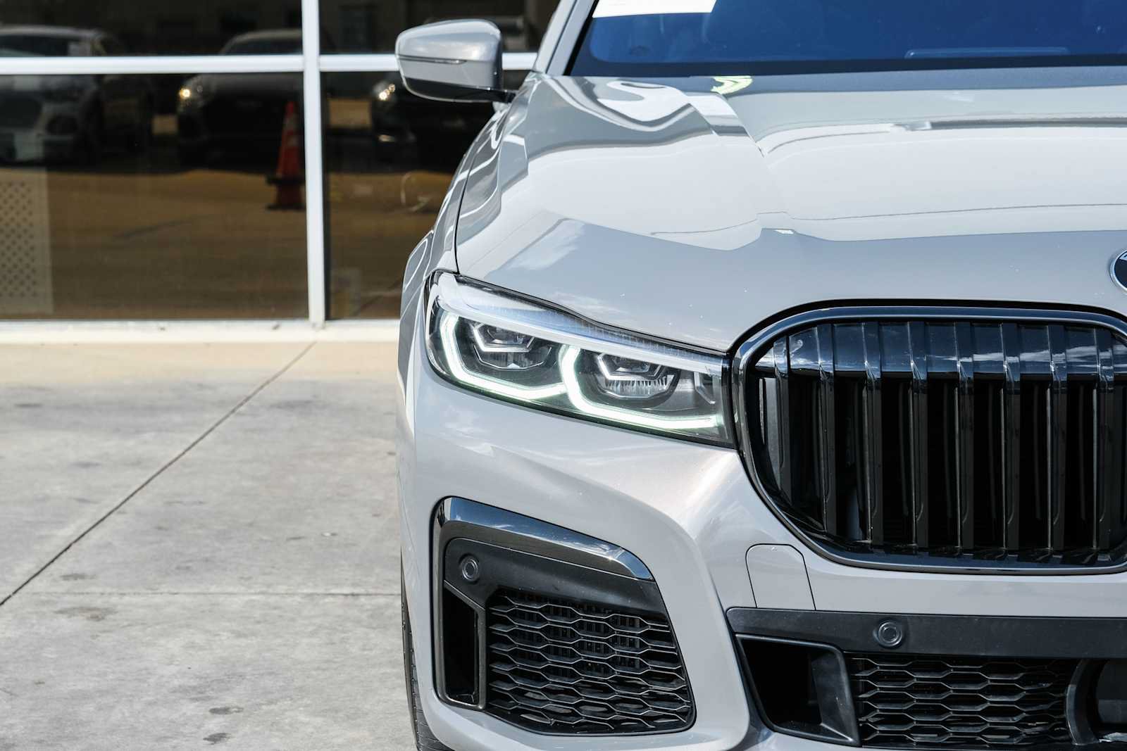 Used 2022 BMW M760i xDrive w/ Luxury Rear Seating Package AWD/4WD image 4