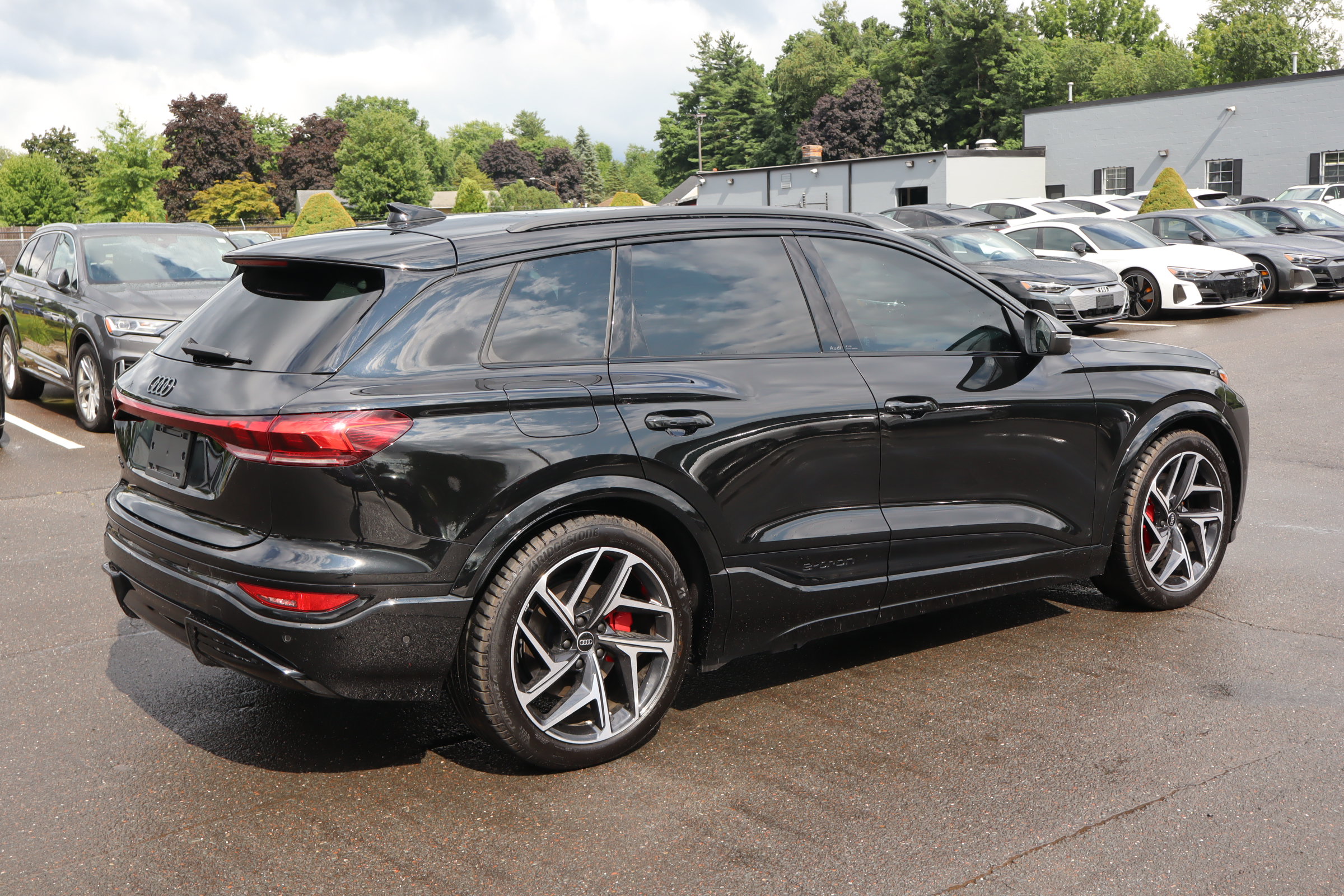 Used 2025 Audi SQ6 e-tron Prestige w/ 21" Black Optic Wheel Package AWD/4WD image 5