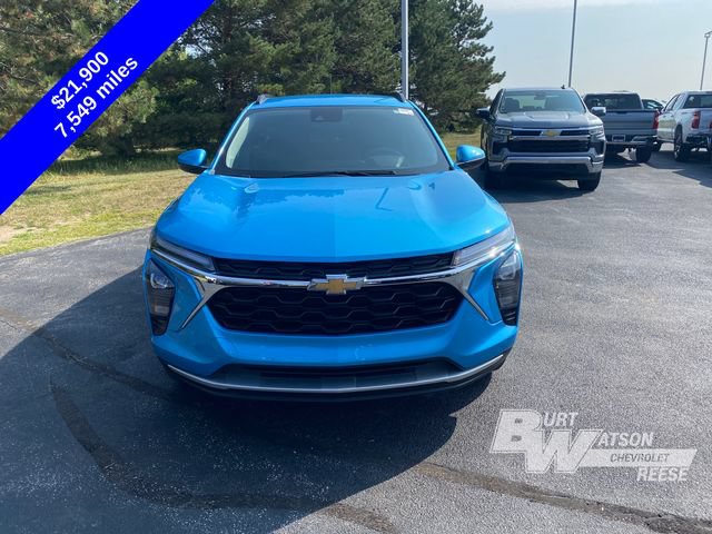 Used 2025 Chevrolet Trax LT FWD image 11
