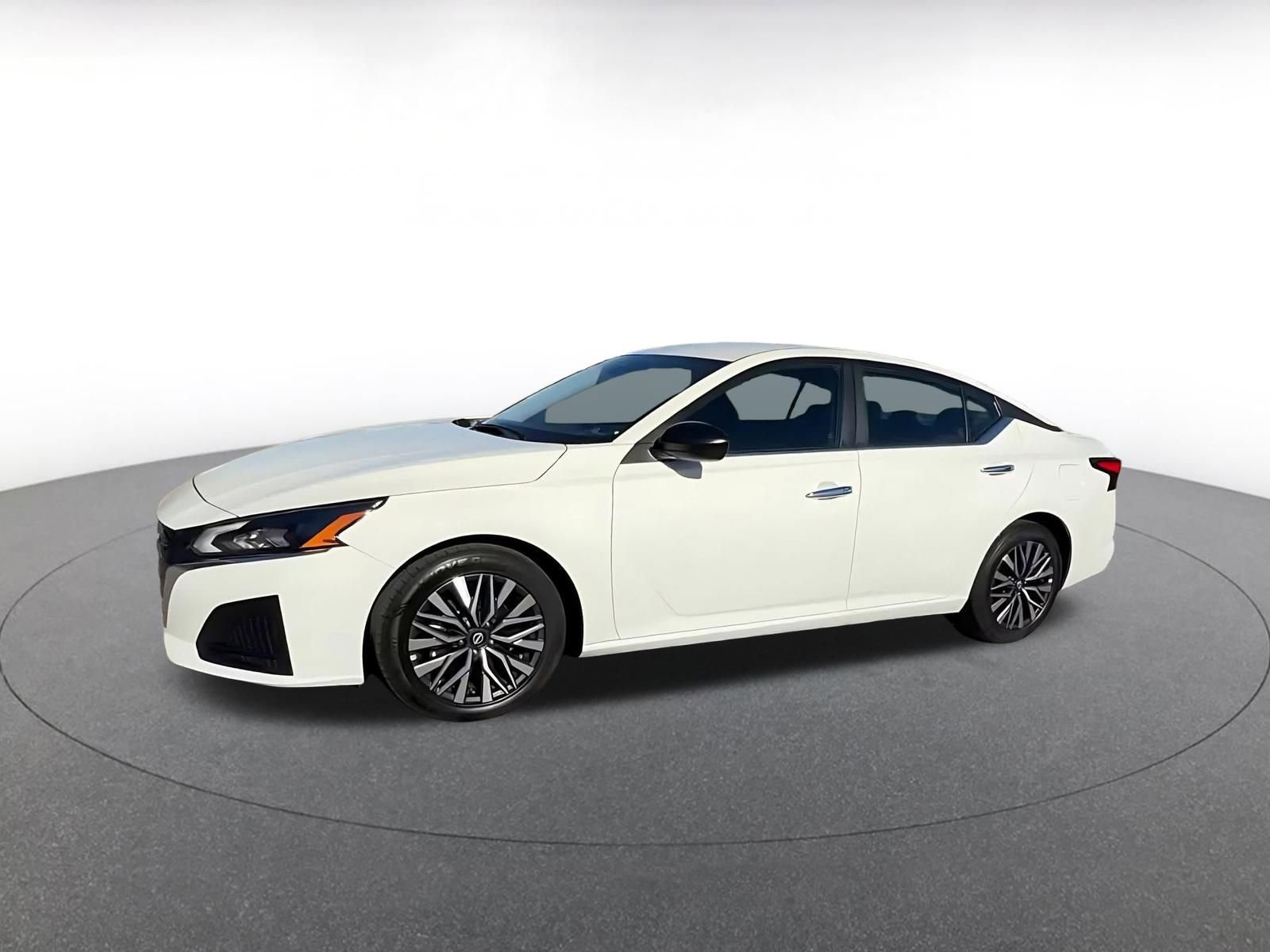 Used 2025 Nissan Altima 2.5 SV image 8