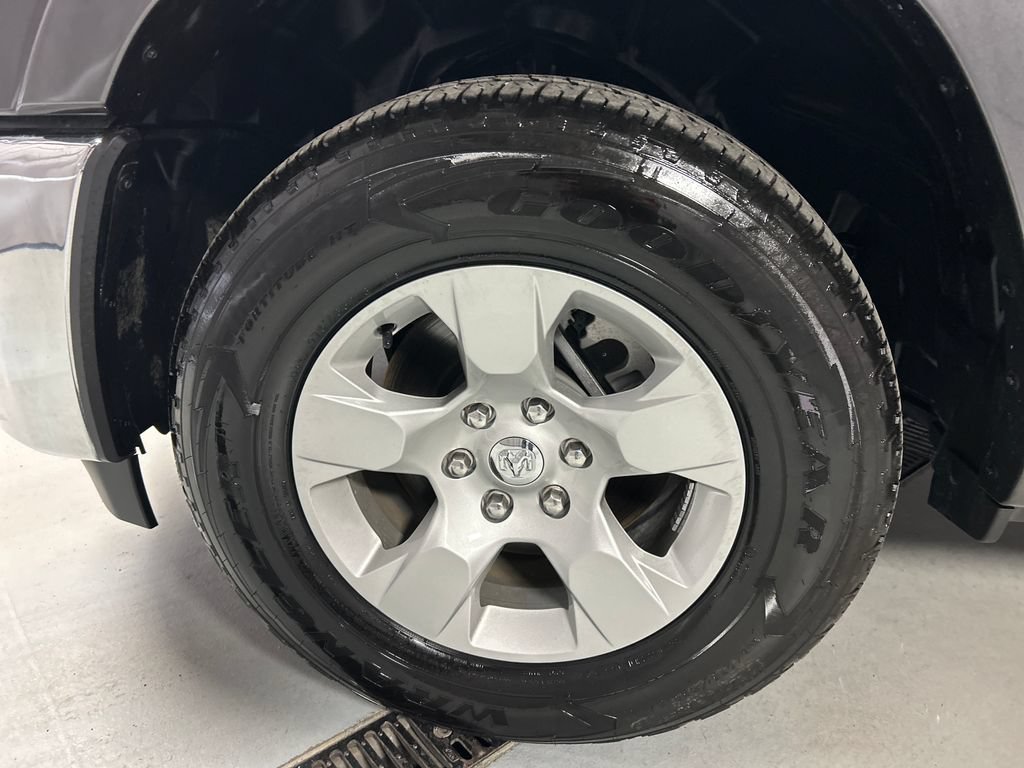 Used 2025 RAM 1500 Big Horn AWD/4WD image 9