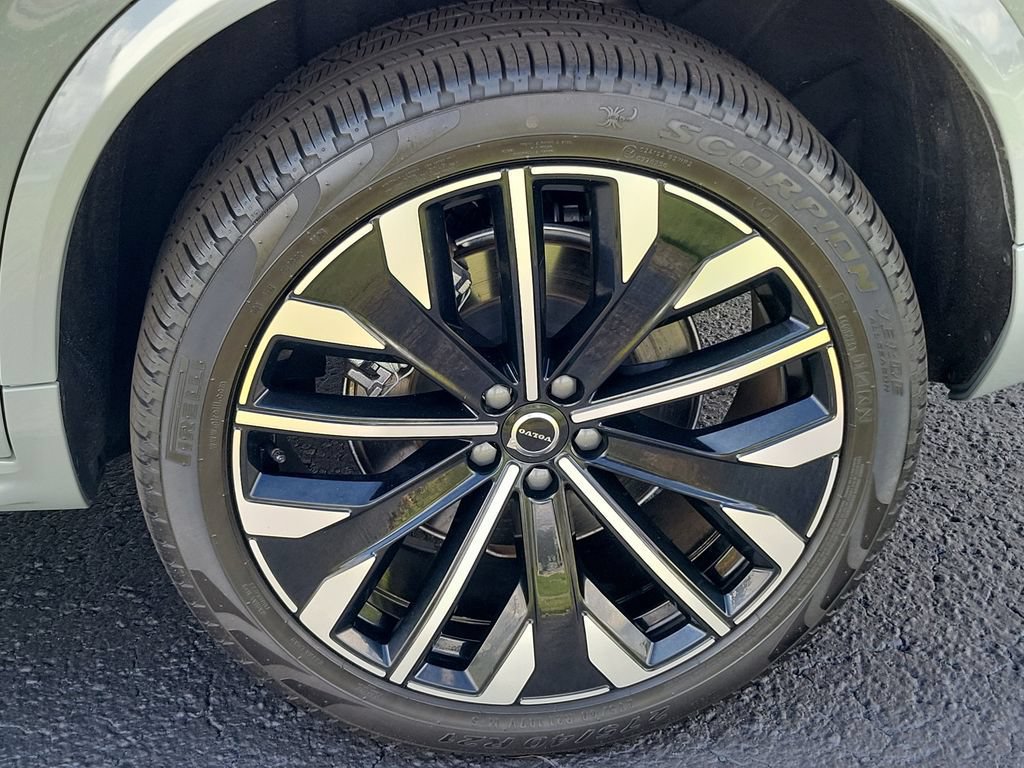 Used 2025 Volvo XC90 T8 Plus w/ Protection Package Premier AWD/4WD image 8