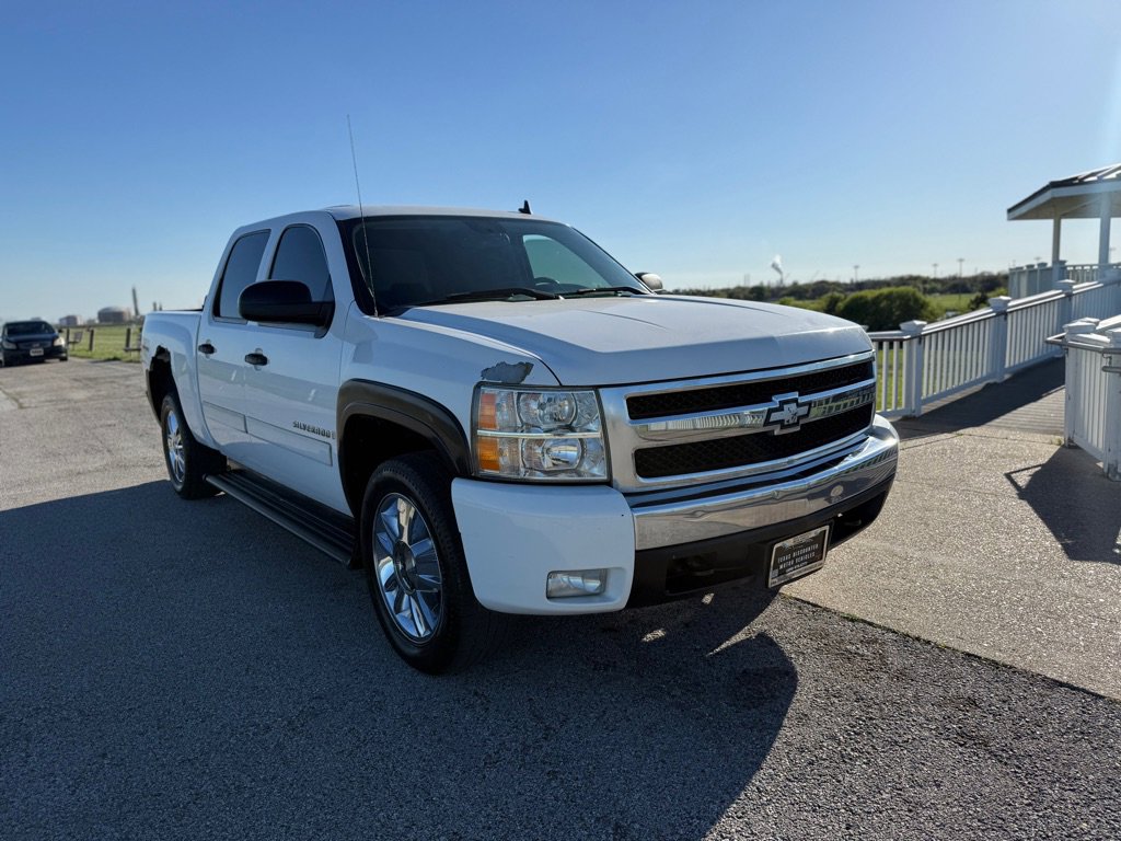 Used 2008 Chevrolet Silverado 1500 LT w/ Power Pack Plus AWD/4WD image 3