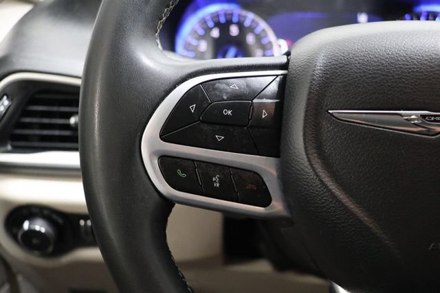 Used 2023 Chrysler Pacifica Touring-L FWD image 21