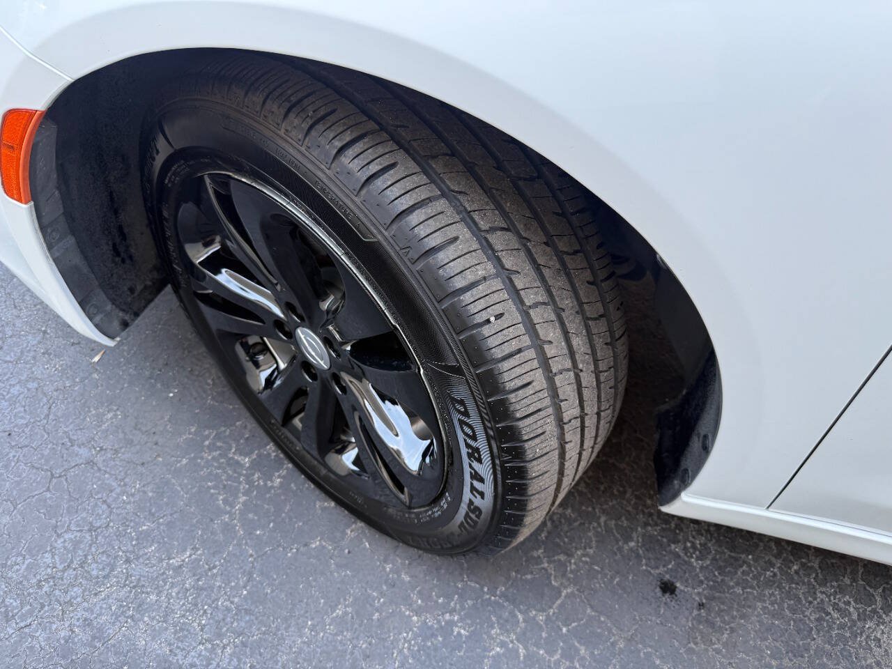 Used 2015 Chrysler 200 Limited FWD image 23