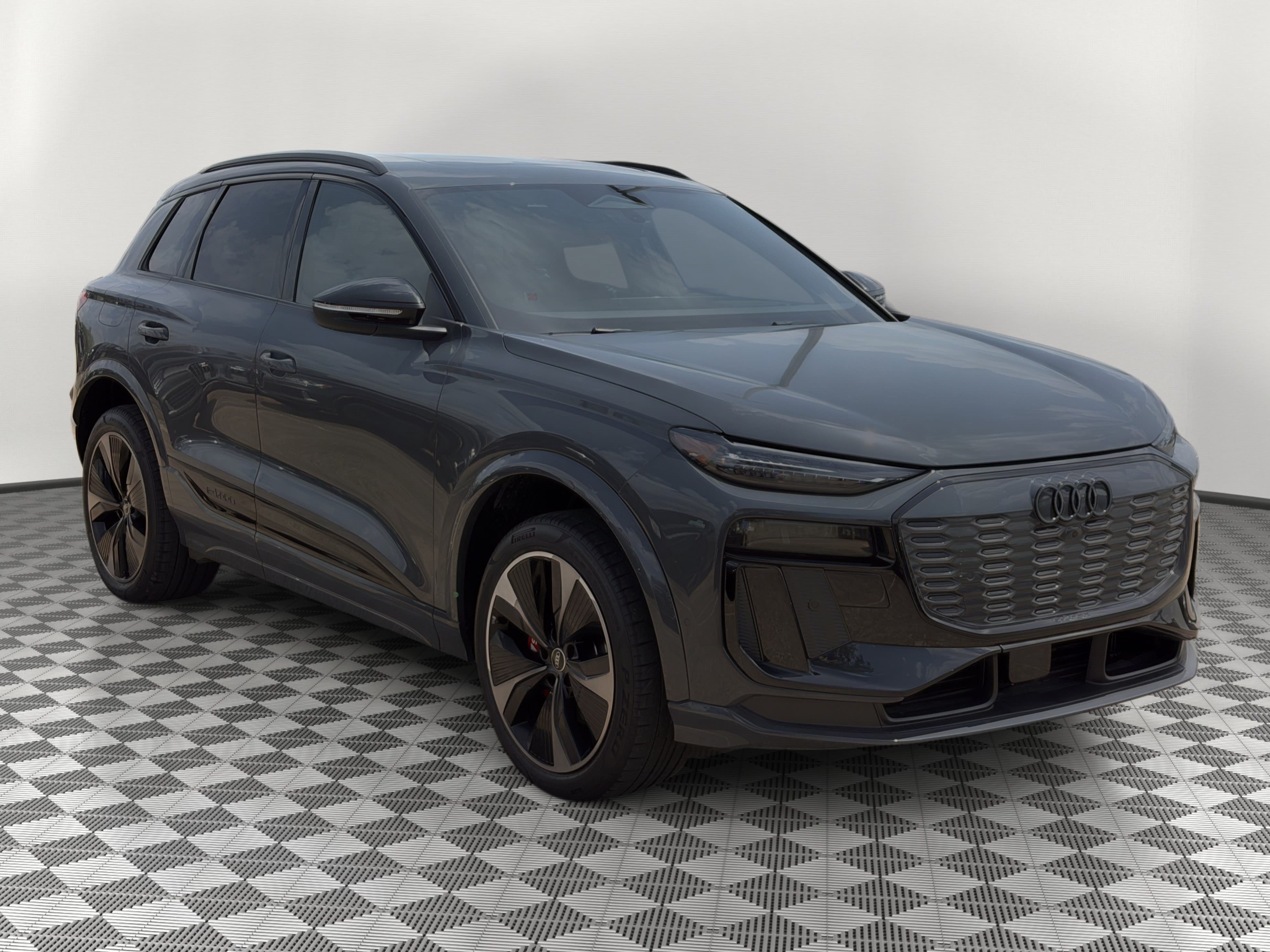 Certified 2025 Audi SQ6 e-tron Prestige w/ Black Edition One AWD/4WD image 7