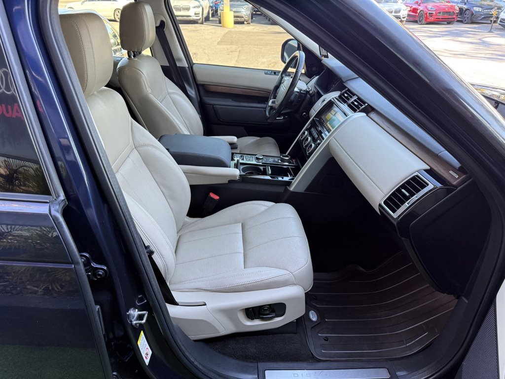 Used 2018 Land Rover Discovery HSE image 19
