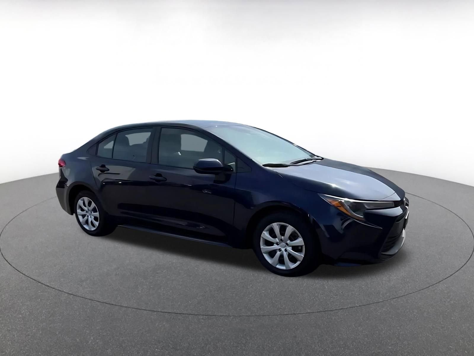 Used 2025 Toyota Corolla LE image 2