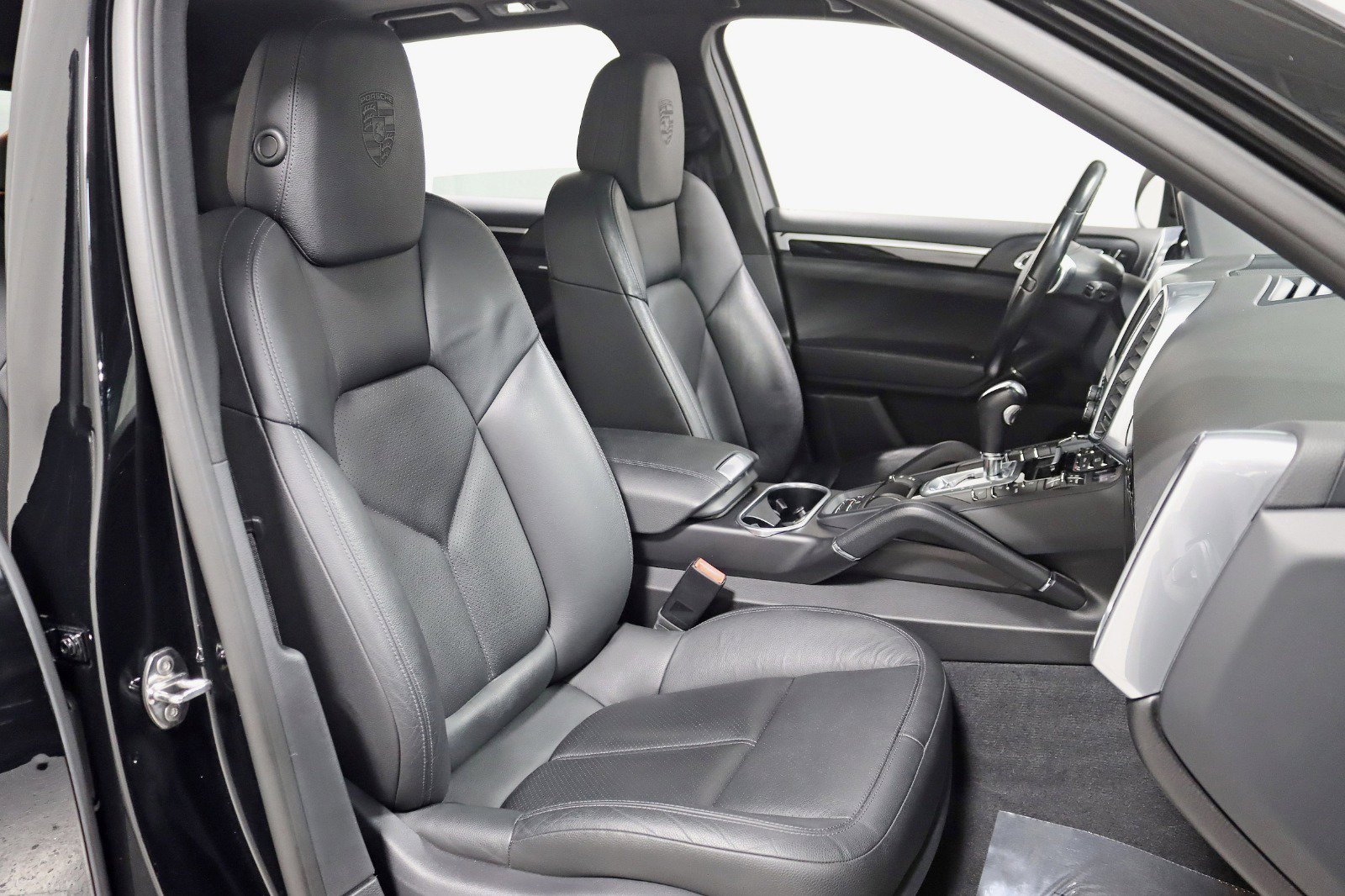 Used 2014 Porsche Cayenne Platinum Edition image 25