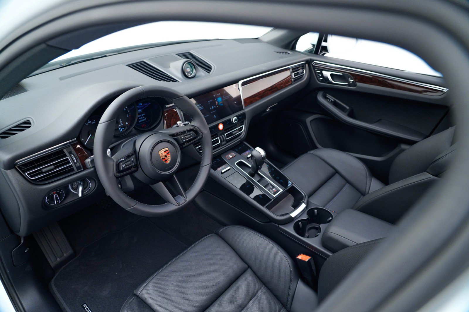 New 2026 Porsche Macan image 4