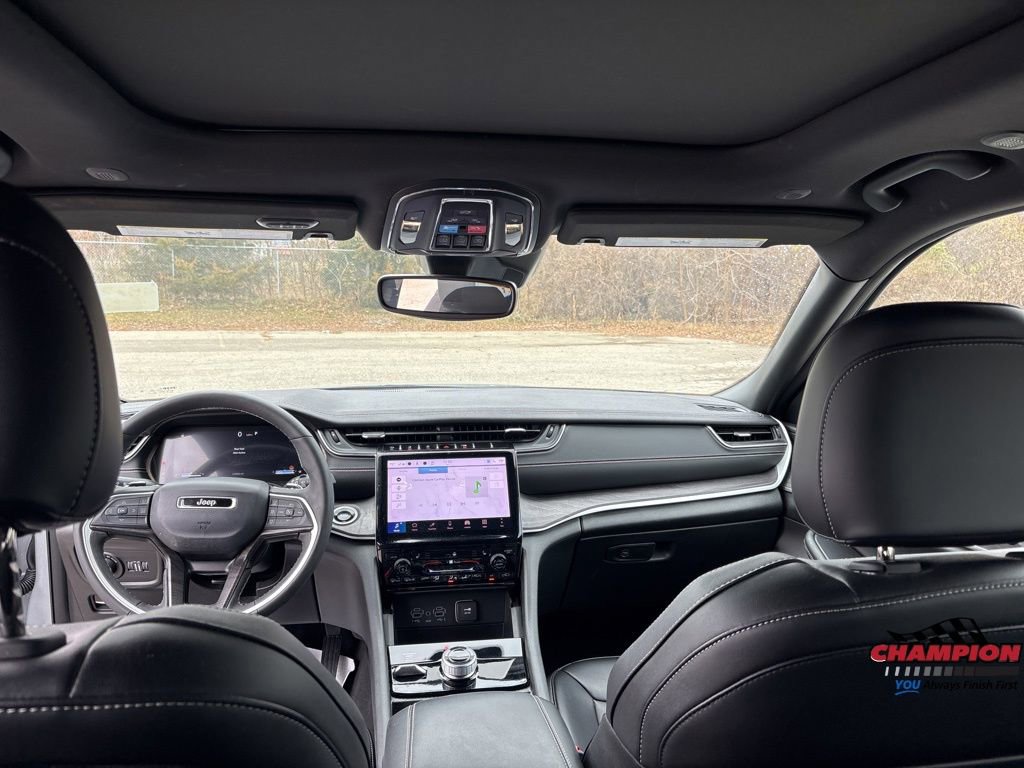 Used 2024 Jeep Grand Cherokee Limited image 16