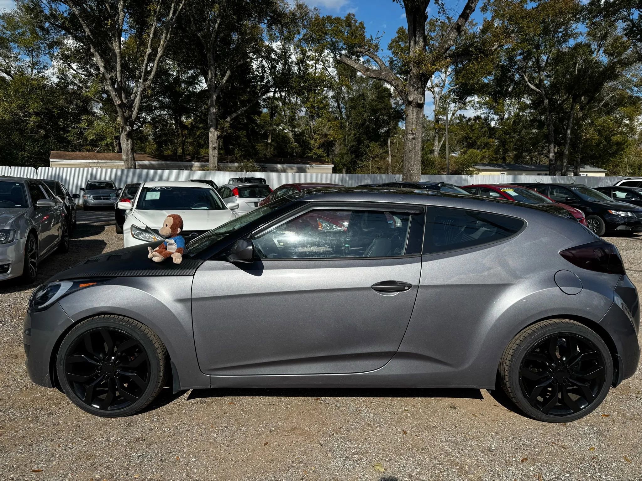 Used 2012 Hyundai Veloster w/ Style Pkg image 2