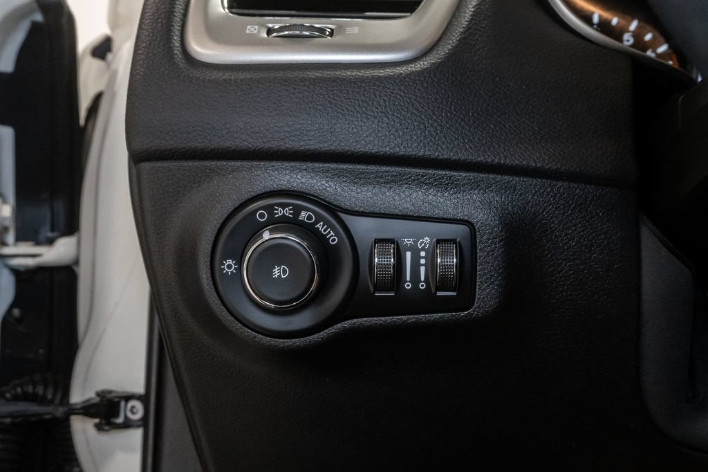 Used 2019 Jeep Compass Latitude w/ Popular Equipment Group AWD/4WD image 13