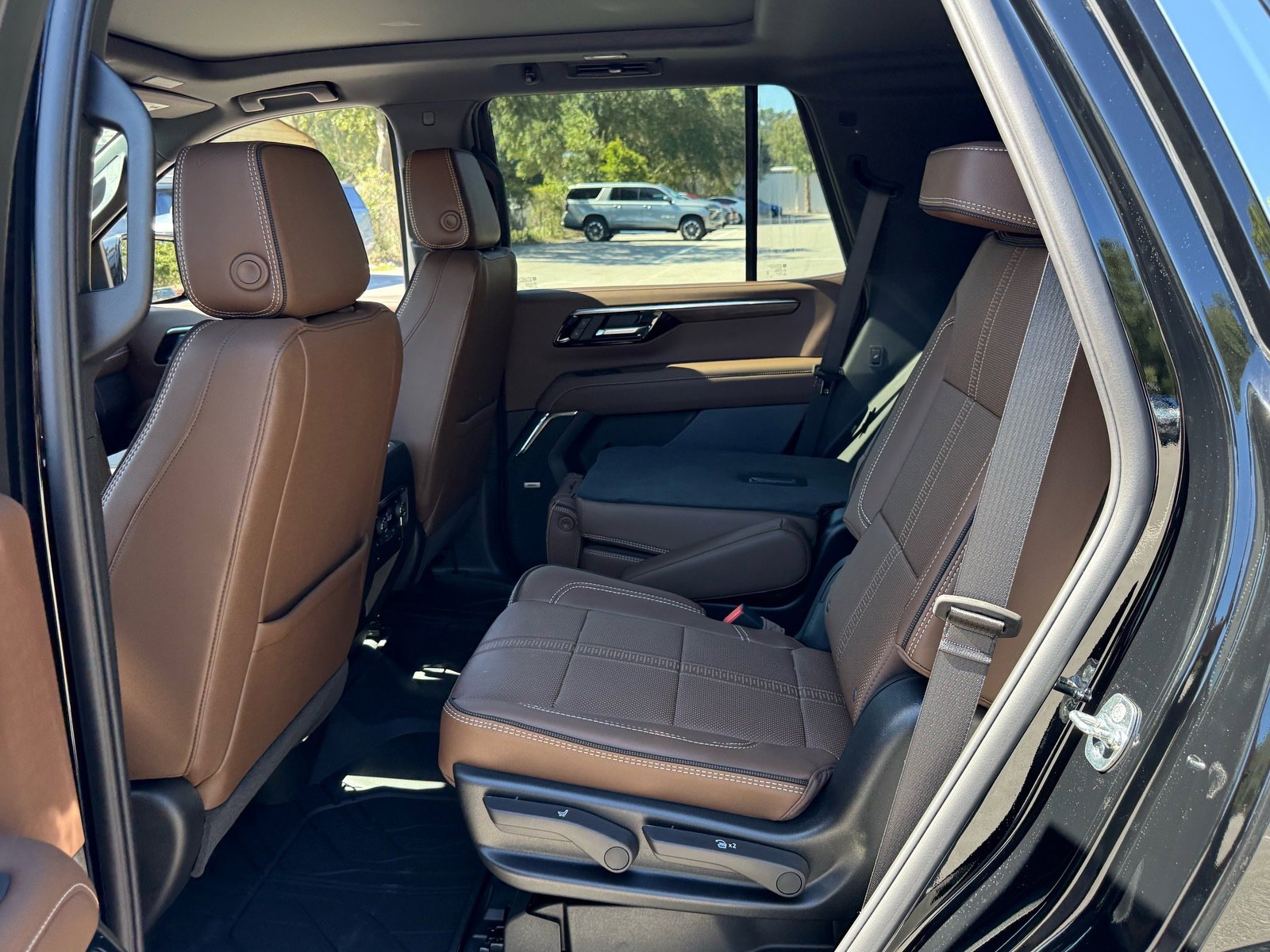 New 2026 Chevrolet Tahoe High Country w/ Sun And Tow Package image 12