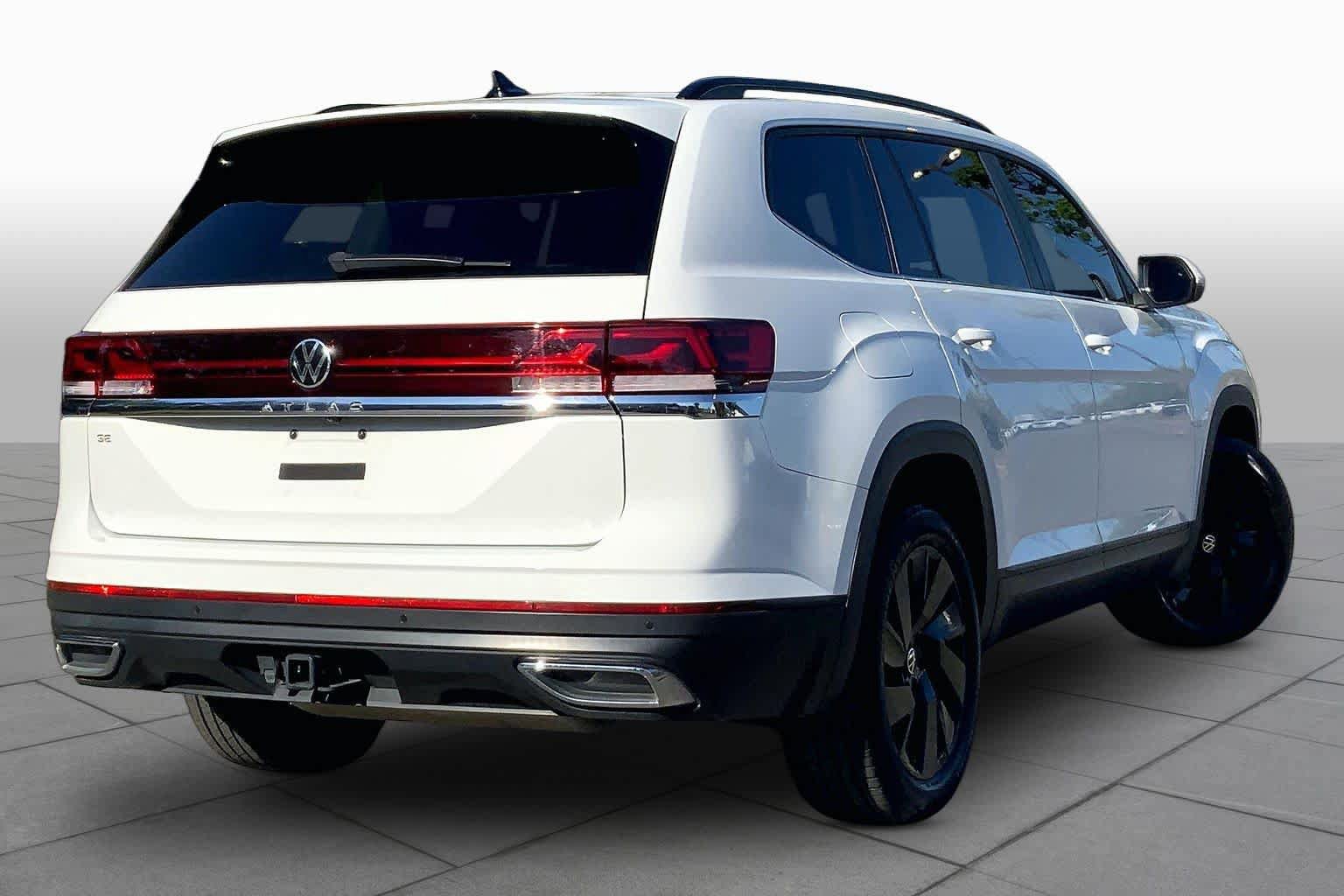 Used 2024 Volkswagen Atlas SE FWD image 13