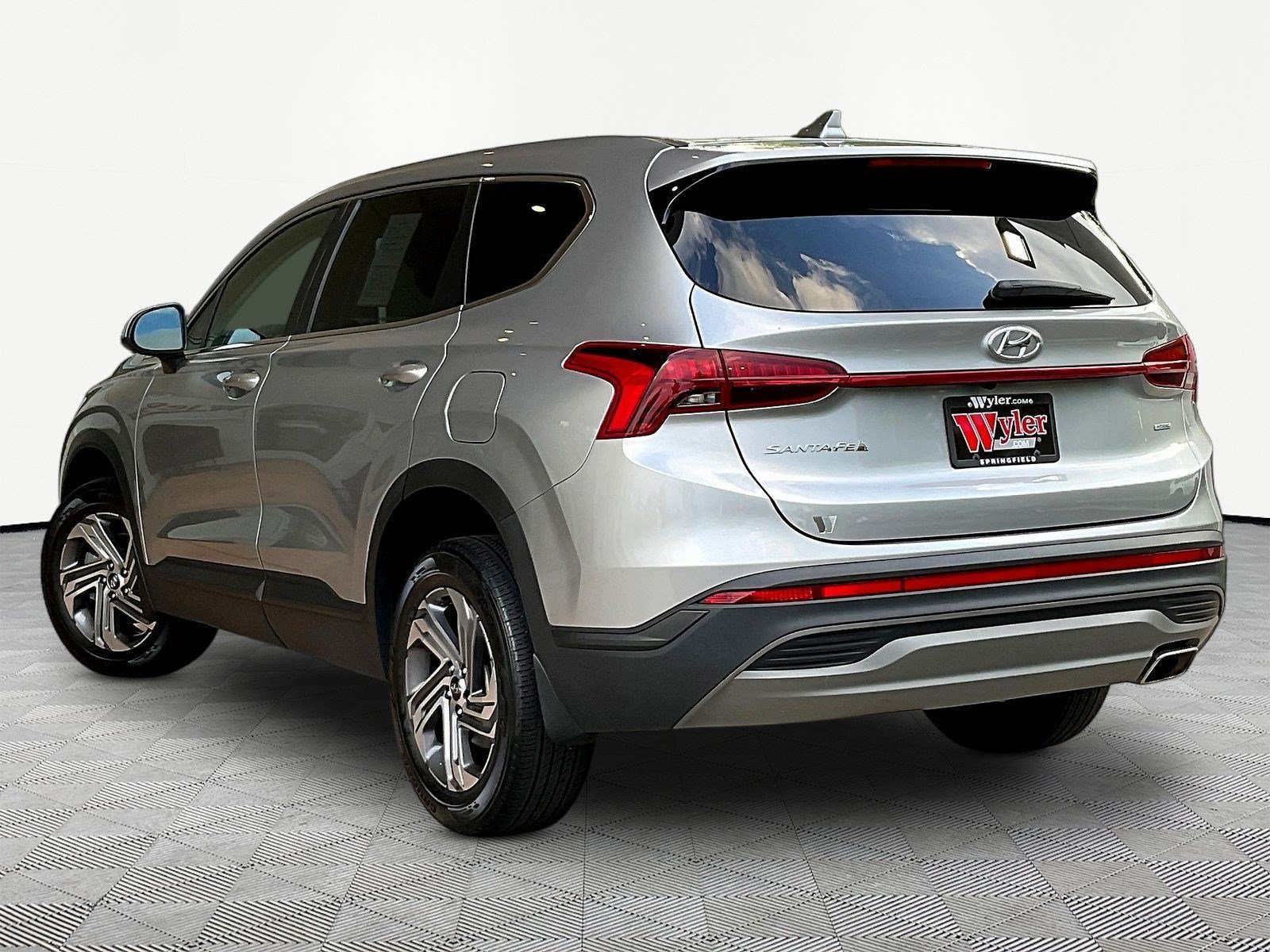 Used 2023 Hyundai Santa Fe SE AWD/4WD image 4