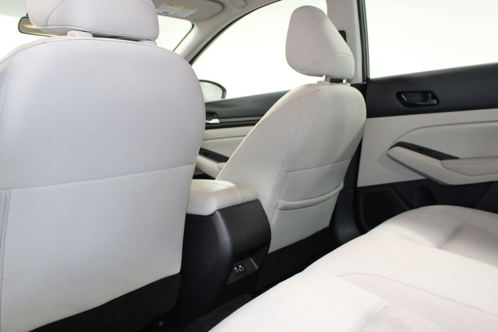 Used 2025 Nissan Altima 2.5 SV image 18