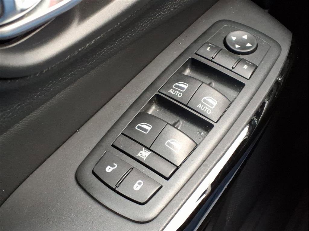 Used 2020 Jeep Cherokee Latitude Plus image 16