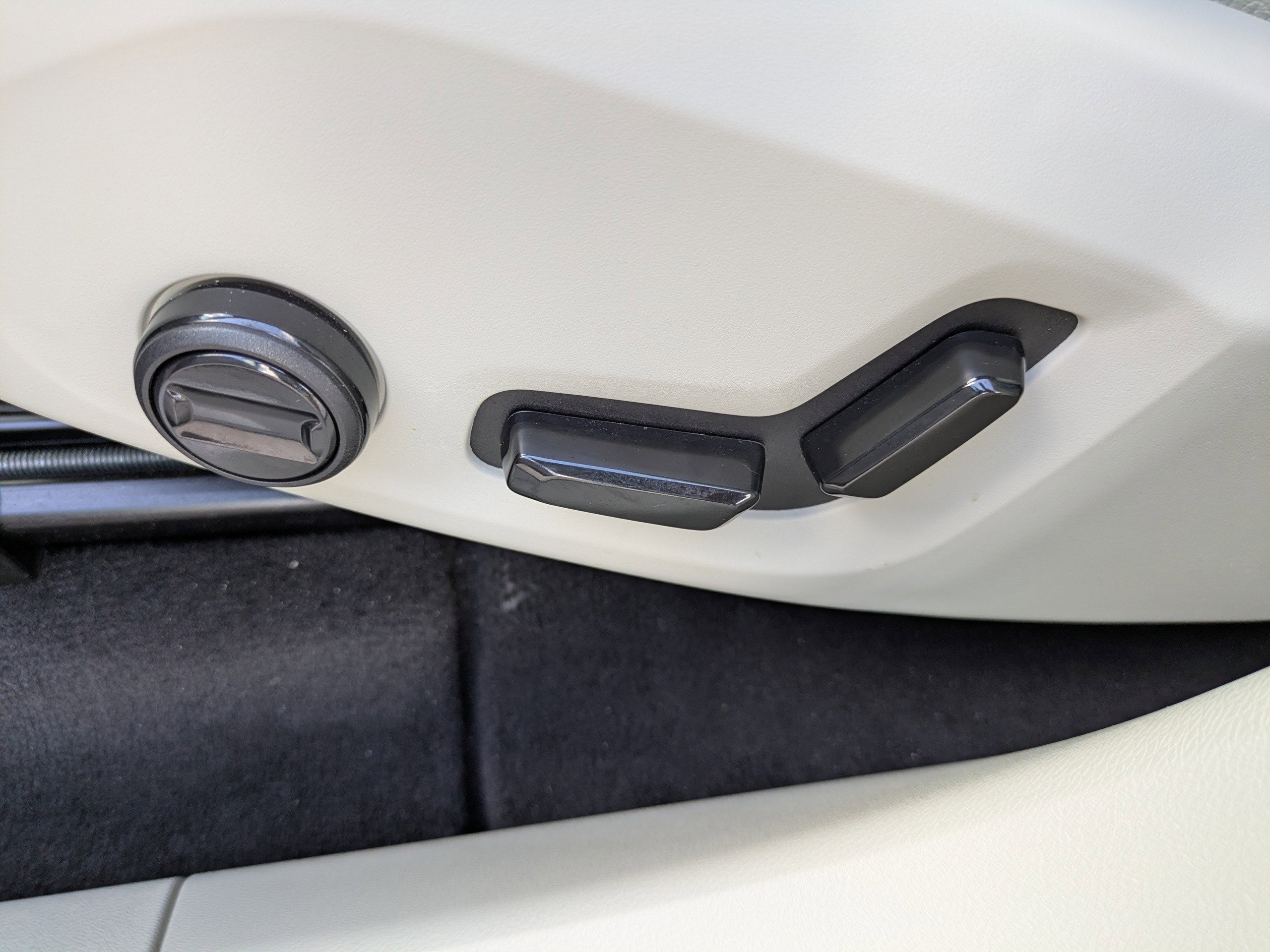 Used 2023 Volvo XC60 B5 Plus w/ Protection Package Premier image 18