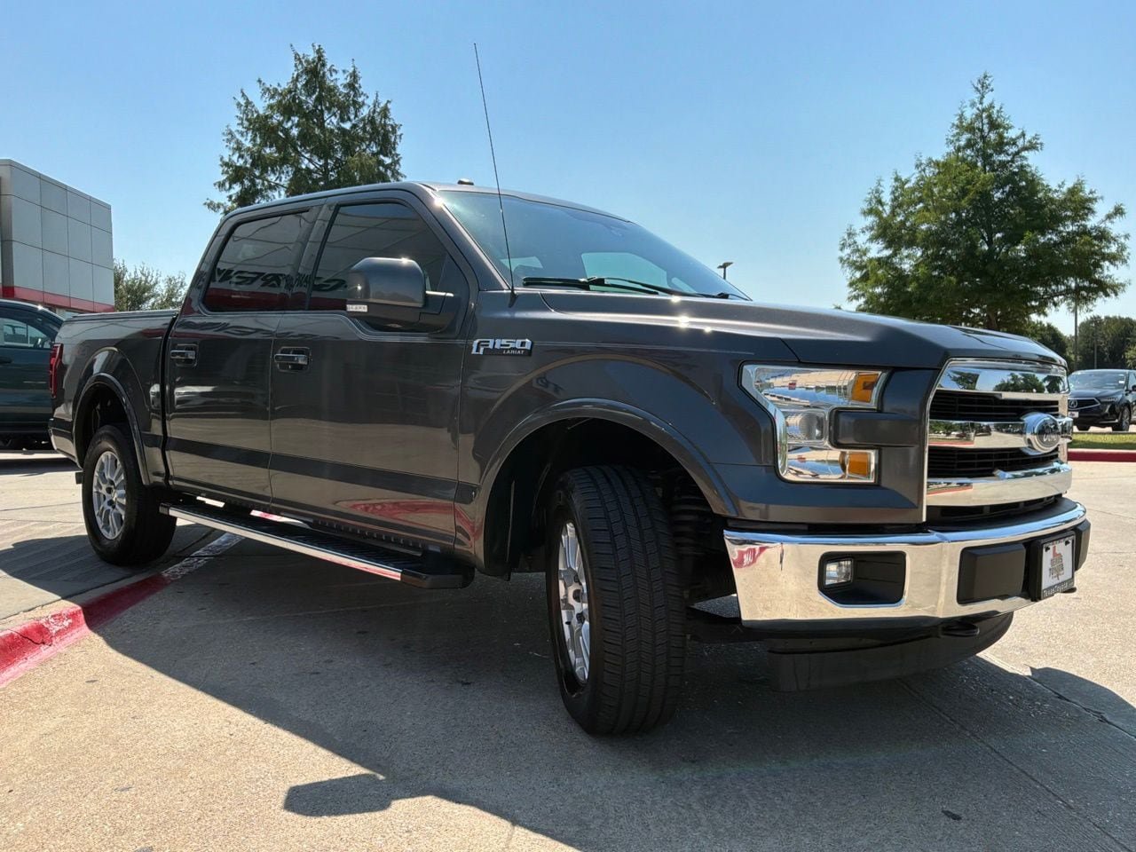 Used 2017 Ford F150 Lariat w/ Equipment Group 501A Mid AWD/4WD image 4