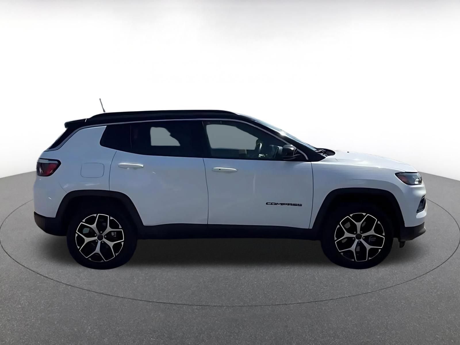 Used 2025 Jeep Compass Limited AWD/4WD image 12