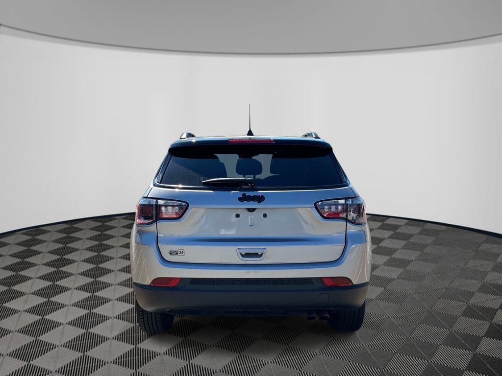 Certified 2022 Jeep Compass Latitude w/ Sun and Sound Group AWD/4WD image 6