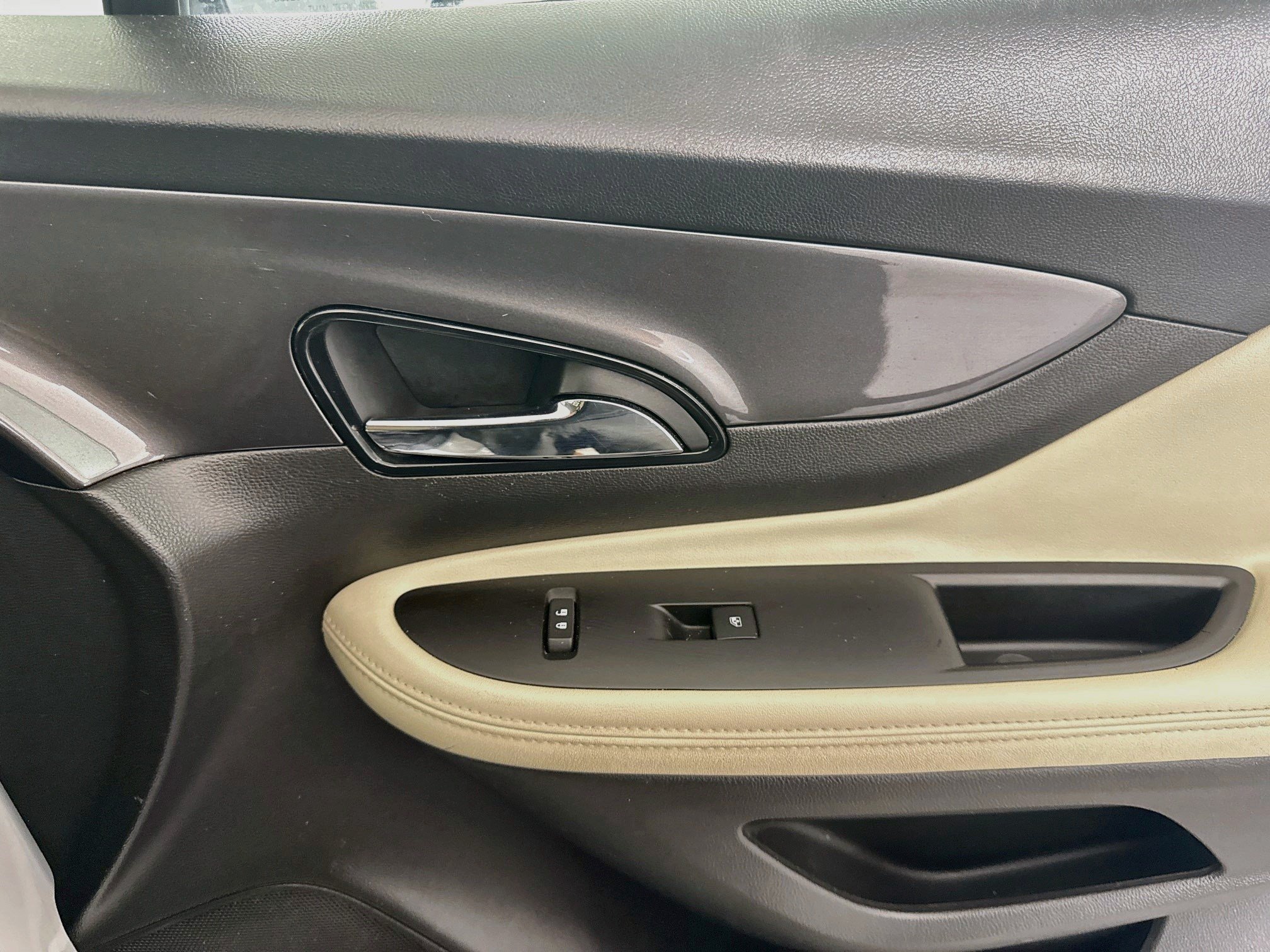 Used 2019 Buick Encore Essence FWD image 31