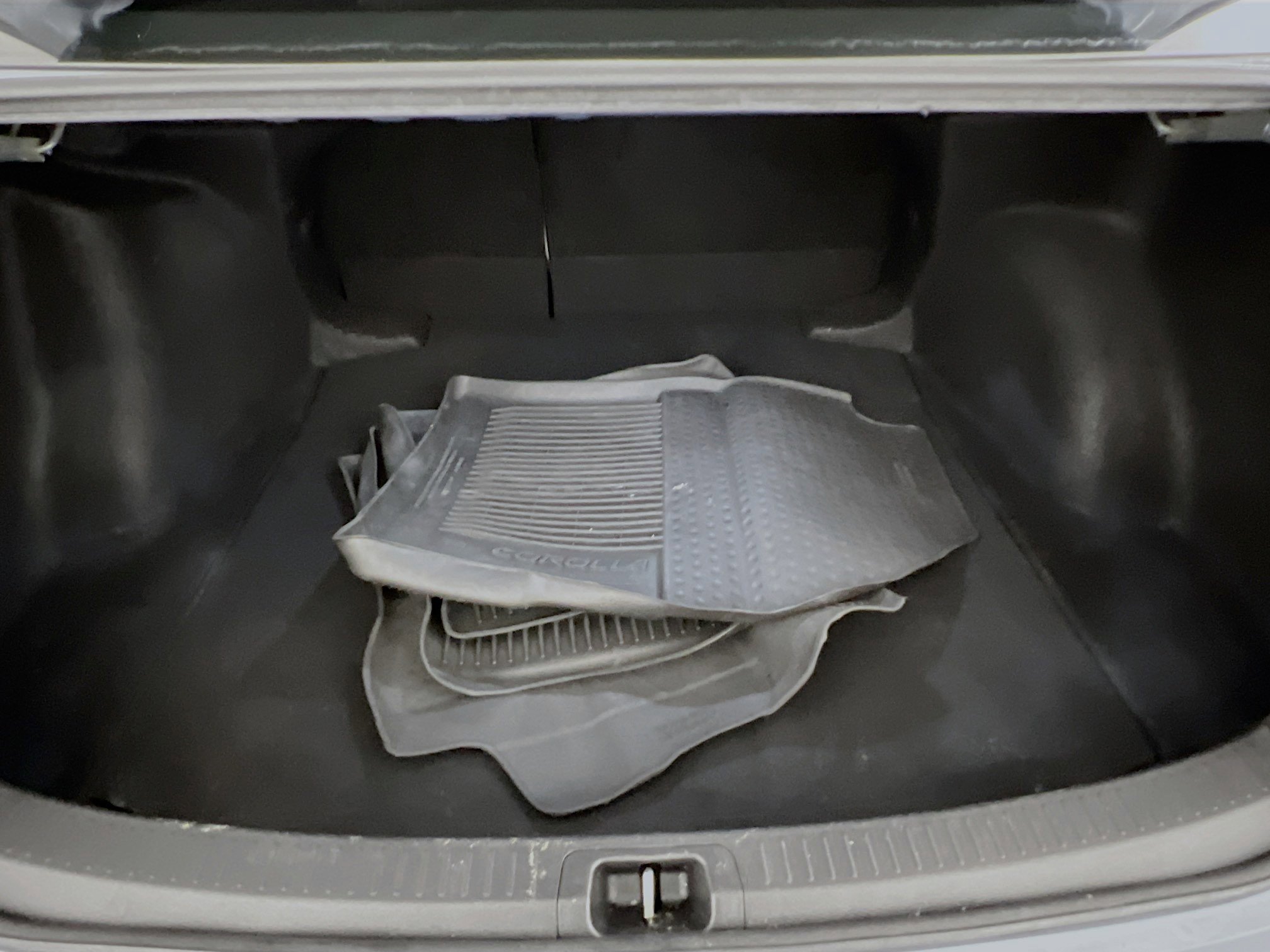 Used 2022 Toyota Corolla LE image 33