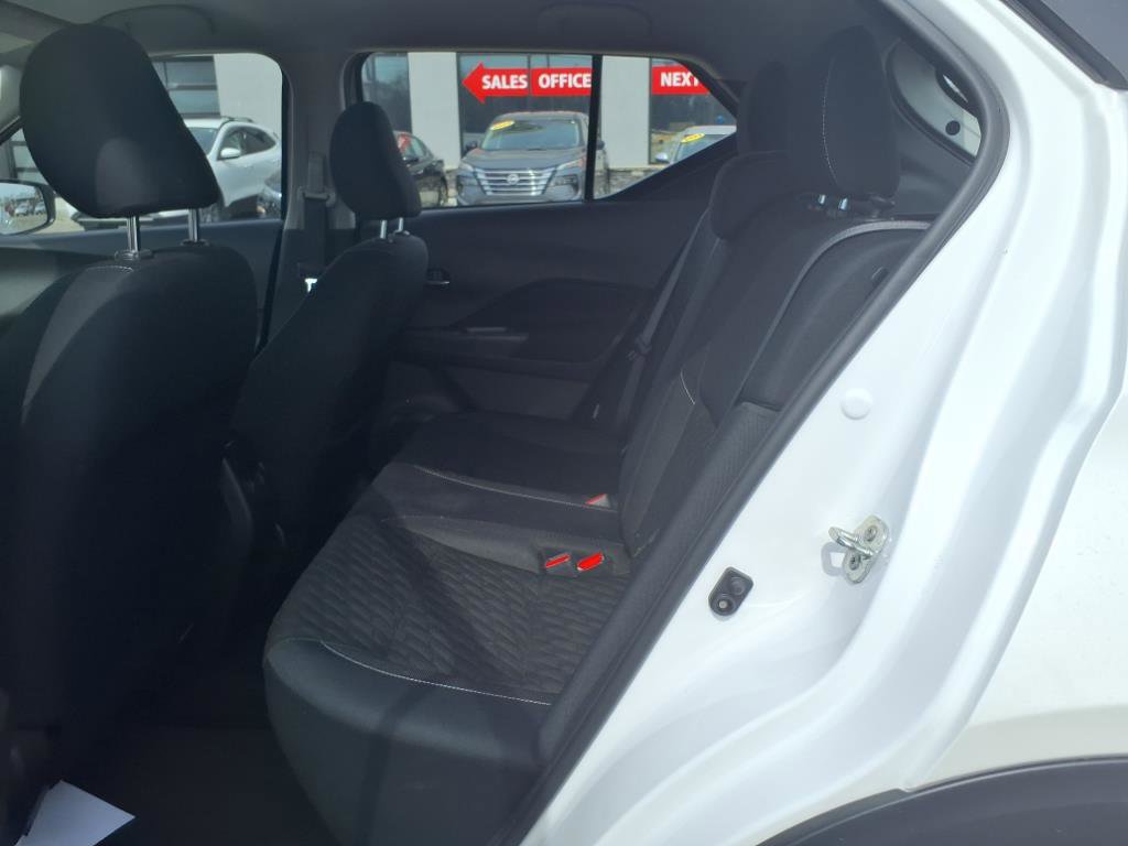 Used 2022 Nissan Kicks SV w/ Interior Electronics Package FWD image 9