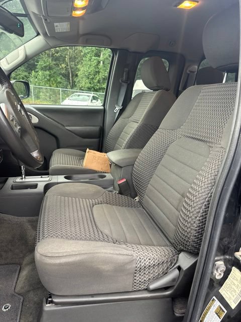 Used 2017 Nissan Frontier SV w/ SV Value Truck Package AWD/4WD image 9