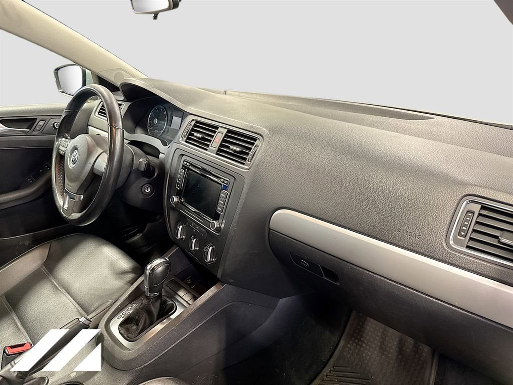 Used 2013 Volkswagen Jetta SE FWD image 28