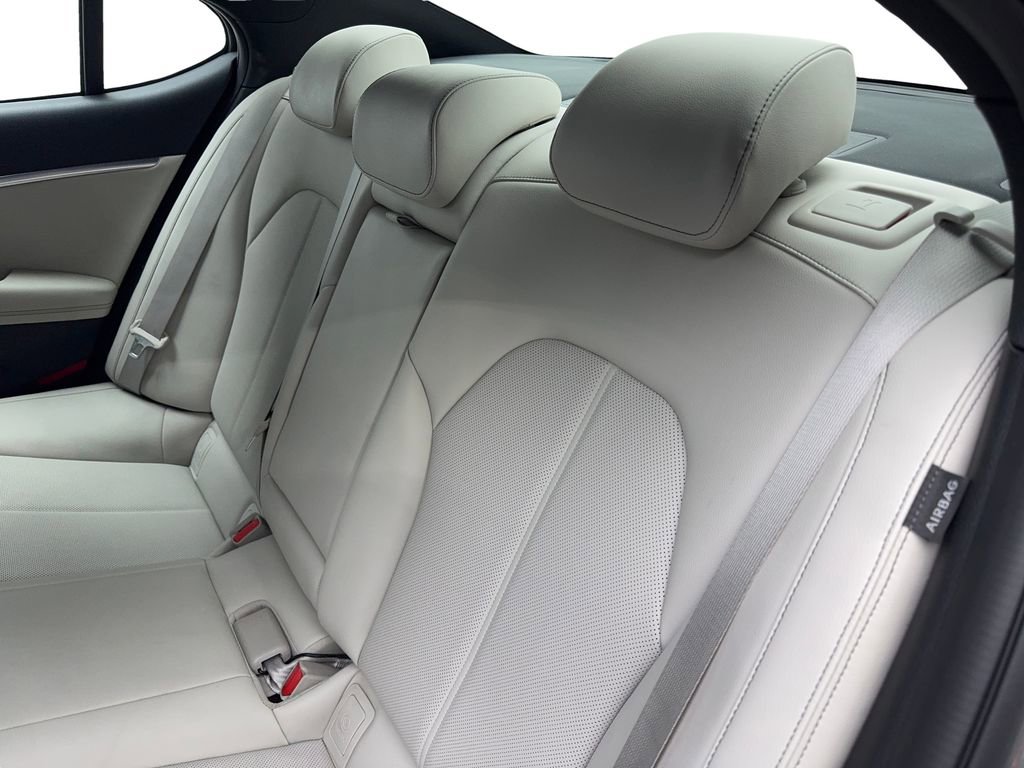 Used 2025 Genesis G70 2.5T image 34