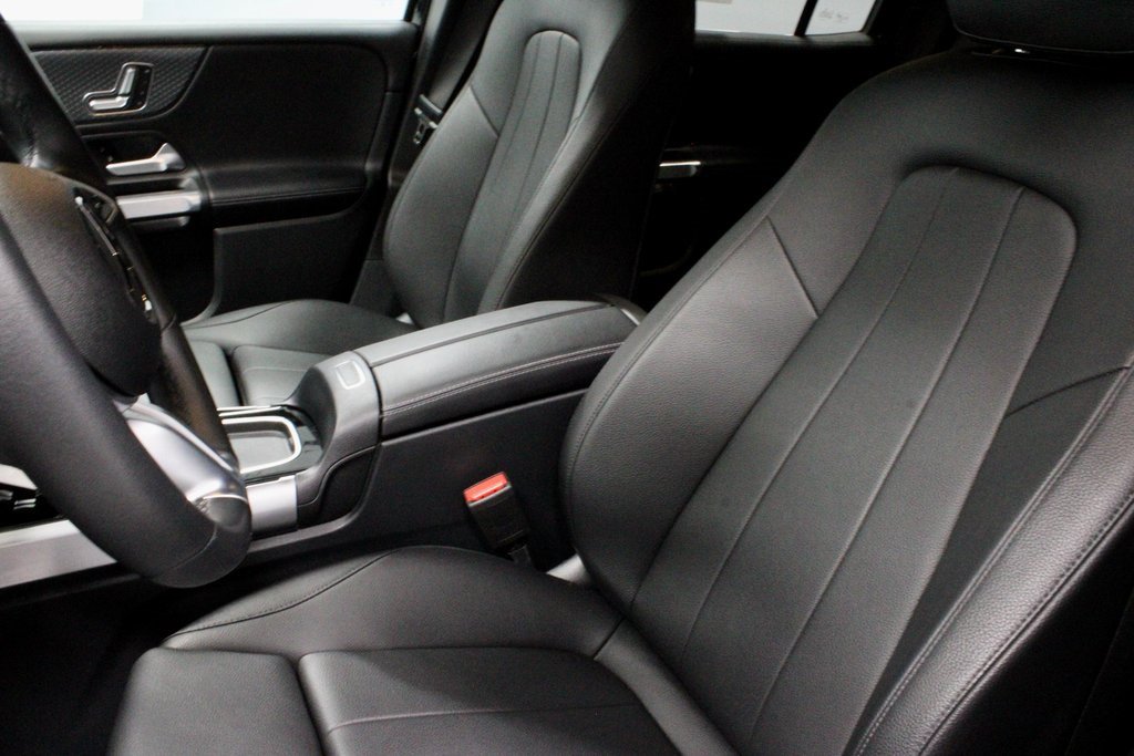Used 2025 Mercedes-Benz GLB 250 image 24
