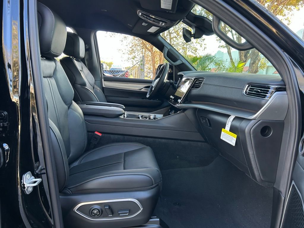 New 2026 Jeep Grand Wagoneer 4WD image 30