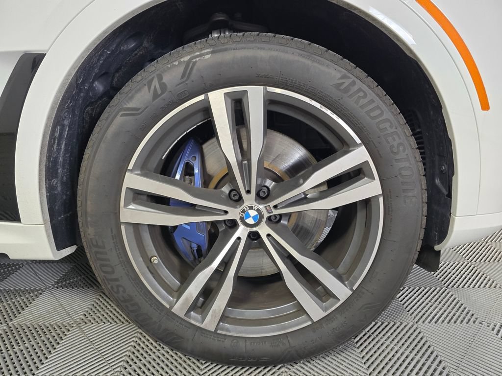 Certified 2025 BMW X7 xDrive40i w/ Executive Package AWD/4WD image 2