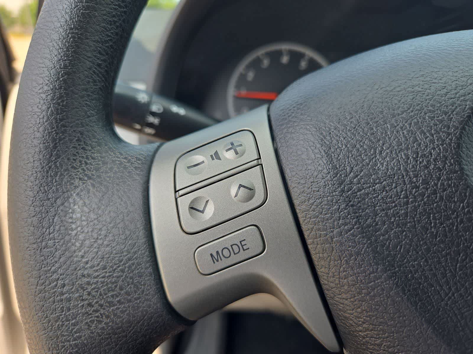 Used 2013 Toyota Corolla LE FWD image 21