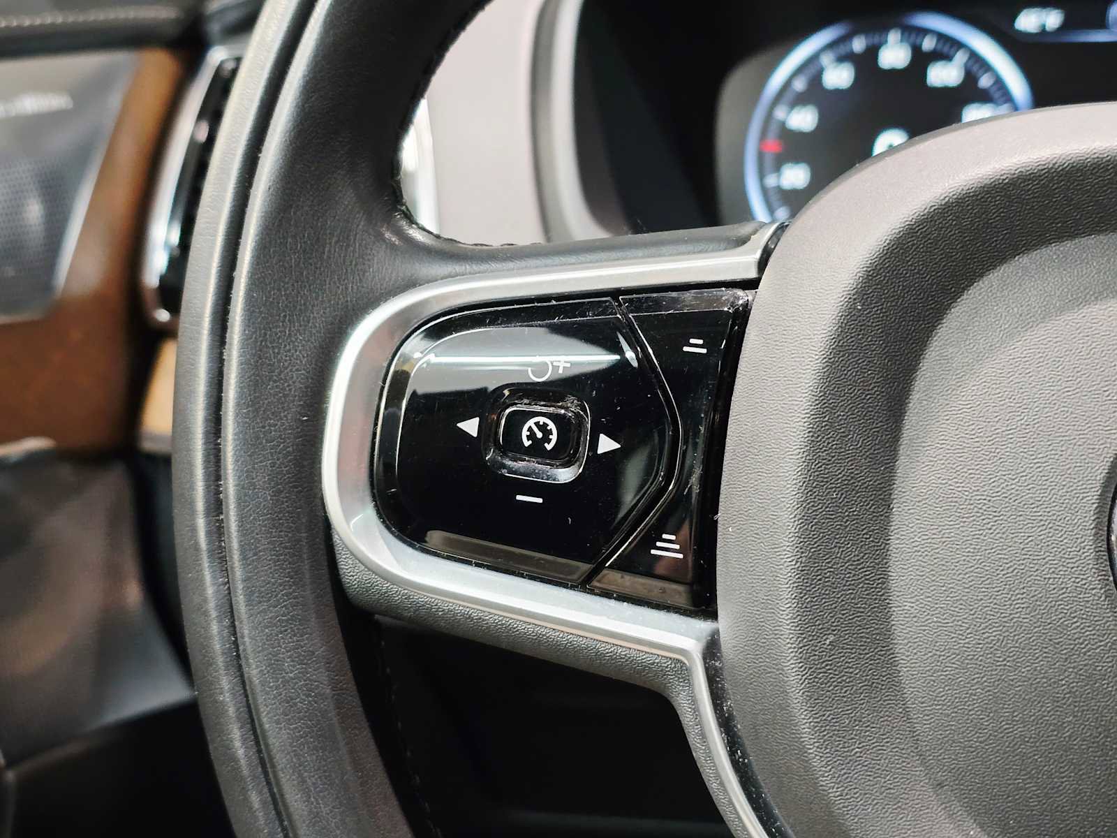 Used 2017 Volvo XC90 T6 Inscription w/ Vision Package image 19