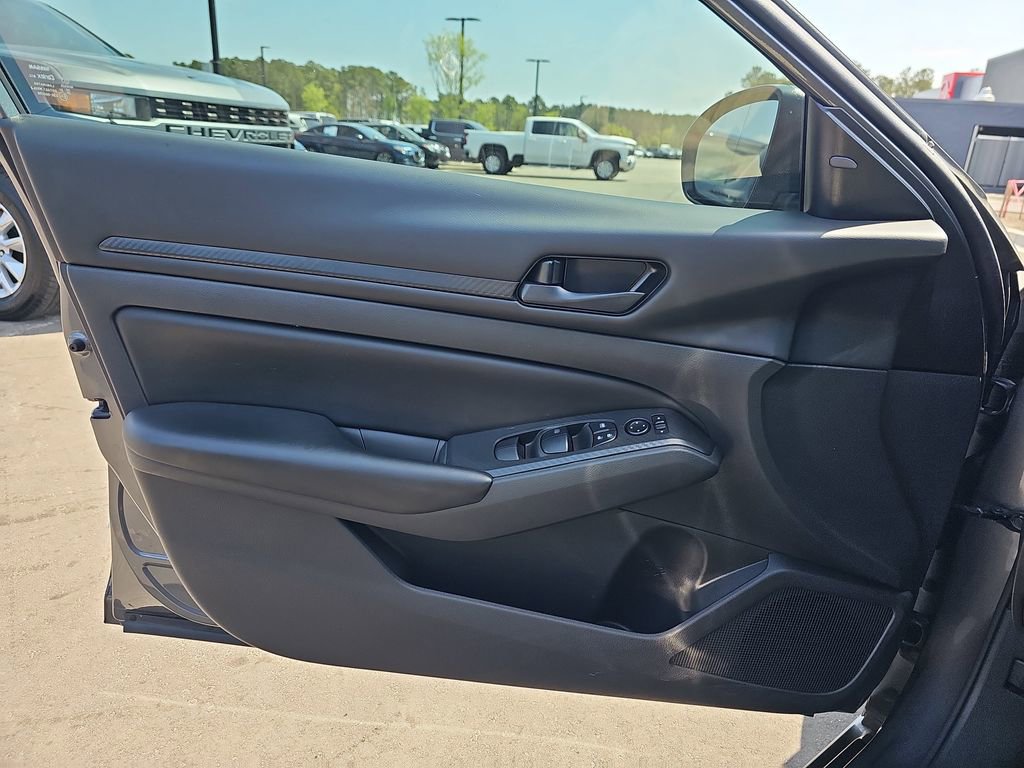 Used 2024 Nissan Altima 2.5 S image 31